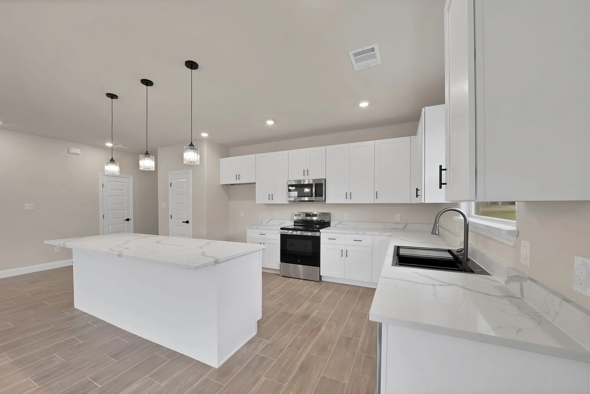 Single Family Residence For Sale in Hood County , 2210 San Saba Court, Granbury, Texas 76048, 3 Bedroom, 2 Bathroom, 2 Garage spaces, 1,718 Sqft, built in 2026, mls#21370848, Real Estate Agent in Granbury, Homes For Sale in Hood county, Homes For Sale in Granbury, Realtor in Granbury Texas, Real Estate Brokerage Independent Realty Texas, Luminita Cordes Realtor