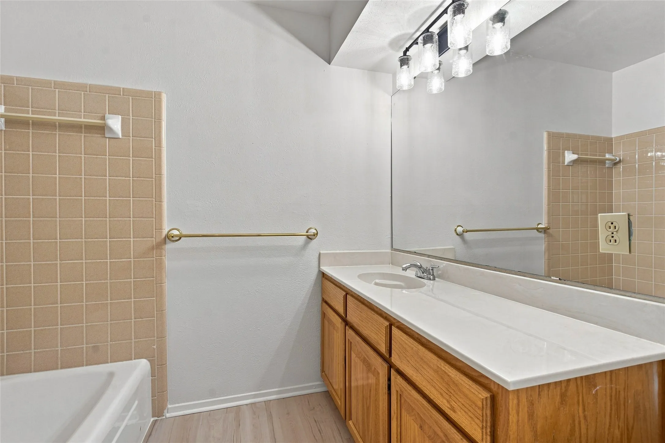 Single Family Residence For Sale in Denton County , 820 E Windsor Drive, Denton, Texas 76209, 3 Bedroom, 2 Bathroom, 2 Garage spaces, 1,545 Sqft, built in 1966, mls#21370888, Real Estate Agent in Denton, Homes For Sale in Denton county, Homes For Sale in Denton, Realtor in Denton Texas, Real Estate Brokerage Independent Realty Texas, Luminita Cordes Realtor