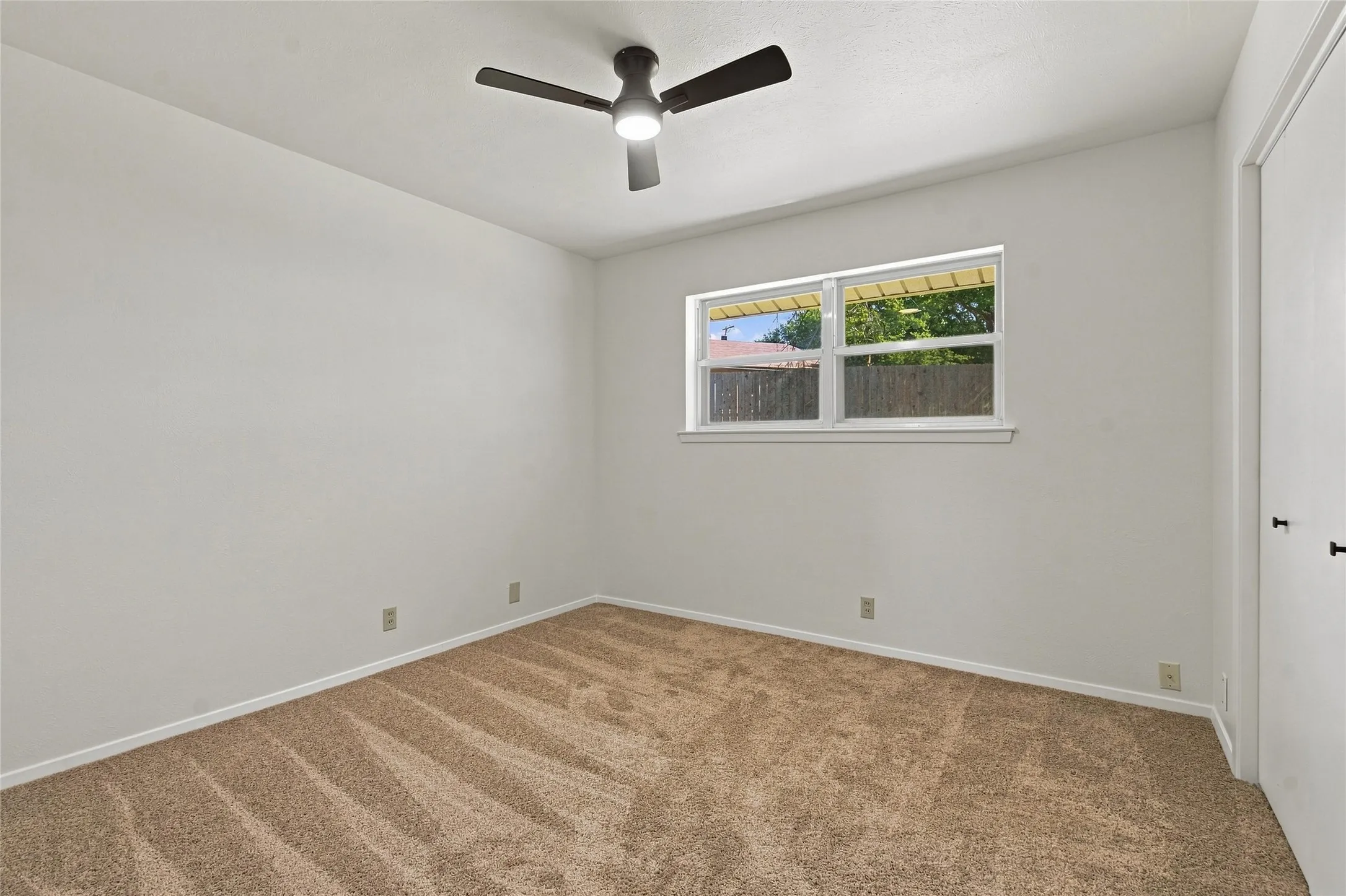 Single Family Residence For Sale in Denton County , 820 E Windsor Drive, Denton, Texas 76209, 3 Bedroom, 2 Bathroom, 2 Garage spaces, 1,545 Sqft, built in 1966, mls#21370888, Real Estate Agent in Denton, Homes For Sale in Denton county, Homes For Sale in Denton, Realtor in Denton Texas, Real Estate Brokerage Independent Realty Texas, Luminita Cordes Realtor