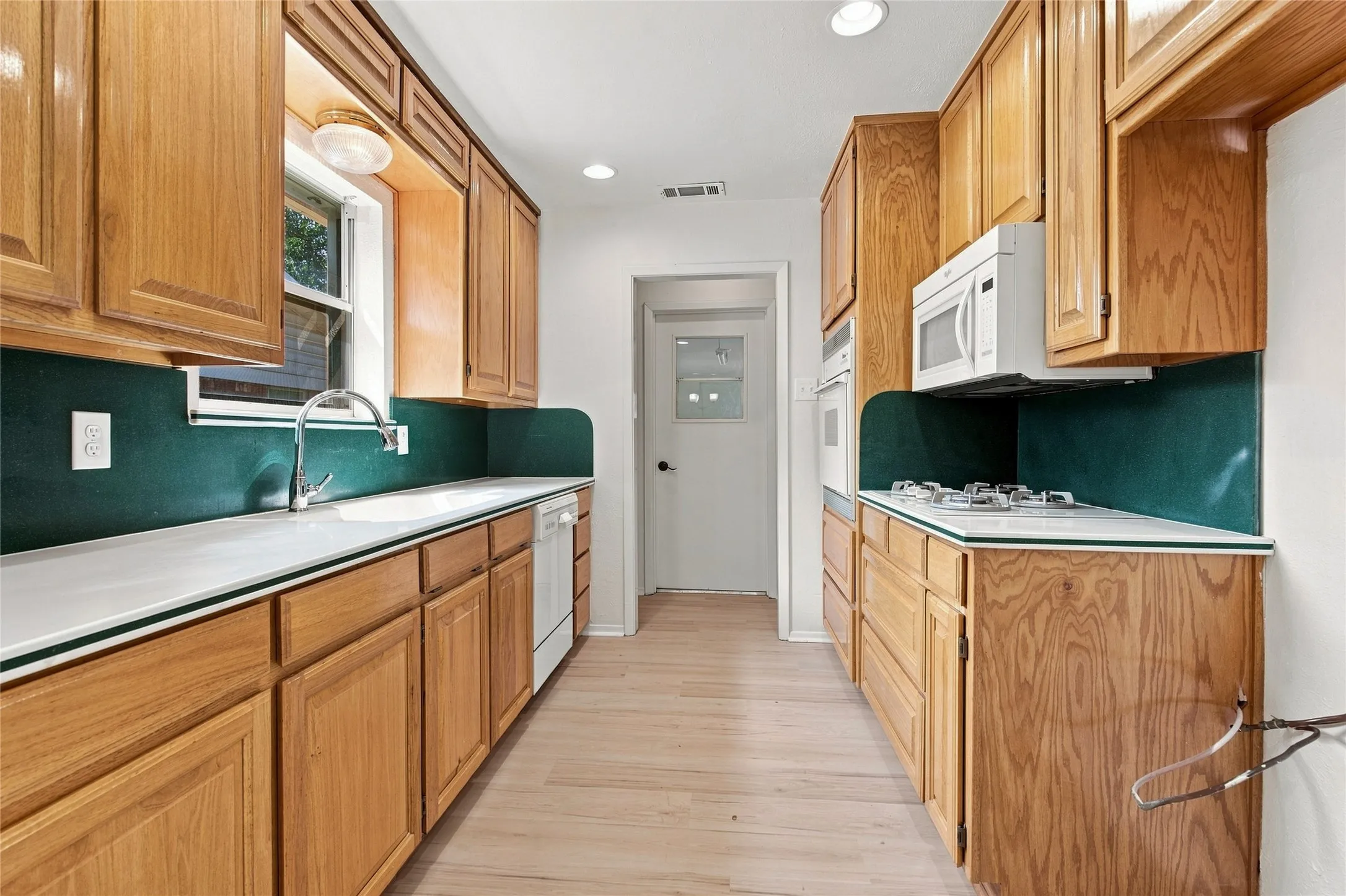 Single Family Residence For Sale in Denton County , 820 E Windsor Drive, Denton, Texas 76209, 3 Bedroom, 2 Bathroom, 2 Garage spaces, 1,545 Sqft, built in 1966, mls#21370888, Real Estate Agent in Denton, Homes For Sale in Denton county, Homes For Sale in Denton, Realtor in Denton Texas, Real Estate Brokerage Independent Realty Texas, Luminita Cordes Realtor