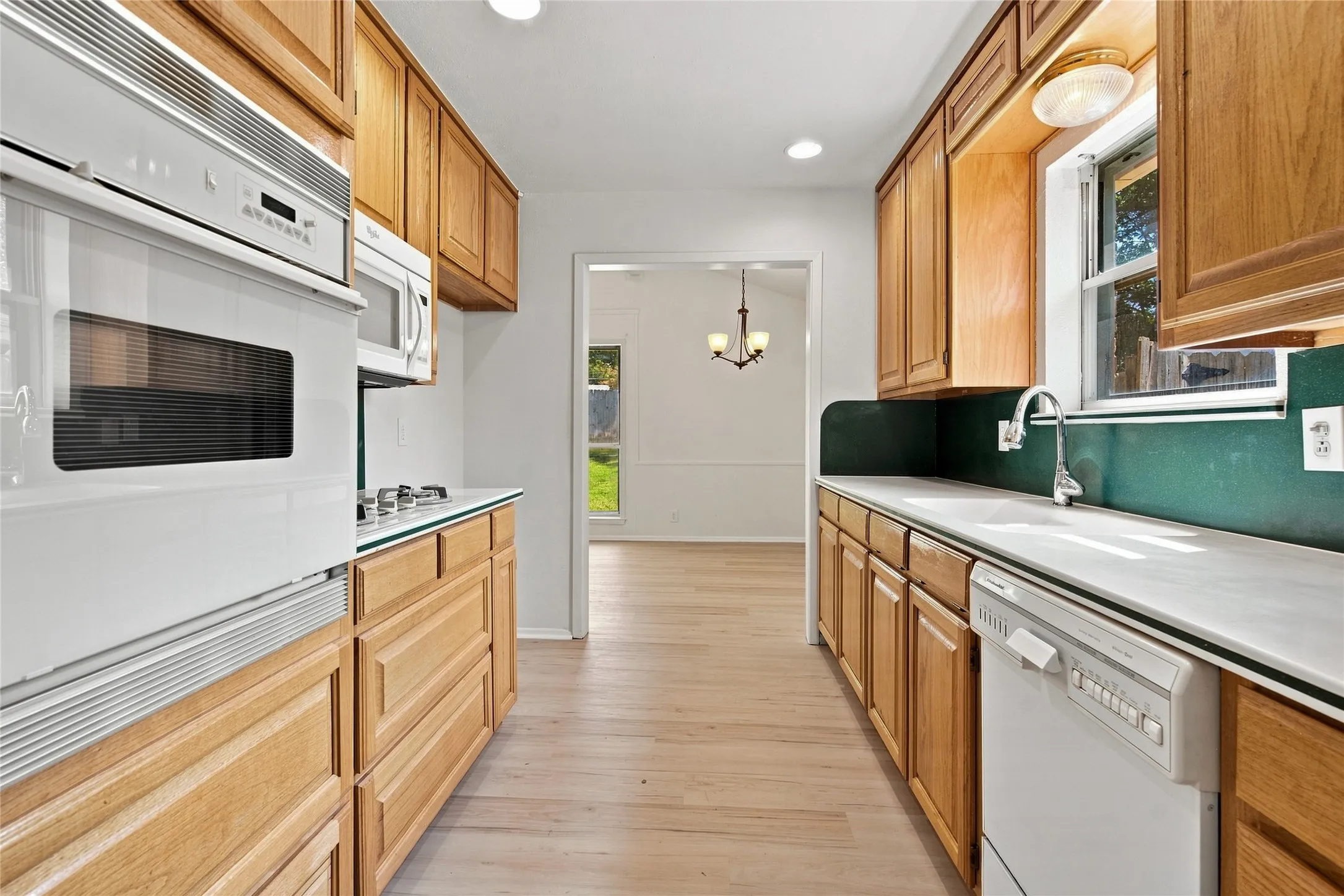 Single Family Residence For Sale in Denton County , 820 E Windsor Drive, Denton, Texas 76209, 3 Bedroom, 2 Bathroom, 2 Garage spaces, 1,545 Sqft, built in 1966, mls#21370888, Real Estate Agent in Denton, Homes For Sale in Denton county, Homes For Sale in Denton, Realtor in Denton Texas, Real Estate Brokerage Independent Realty Texas, Luminita Cordes Realtor