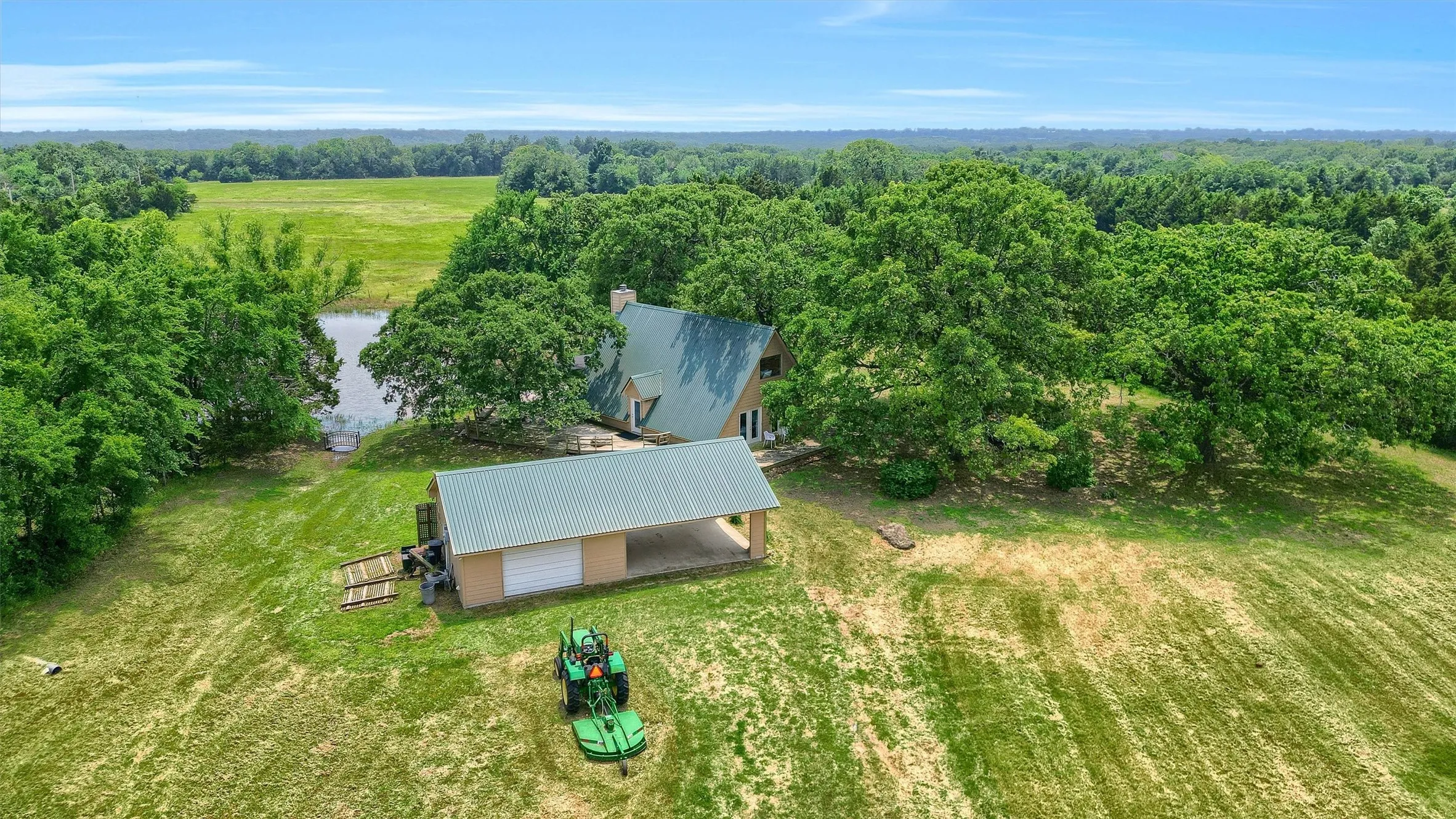 Drone / aerial view featuring a rural view