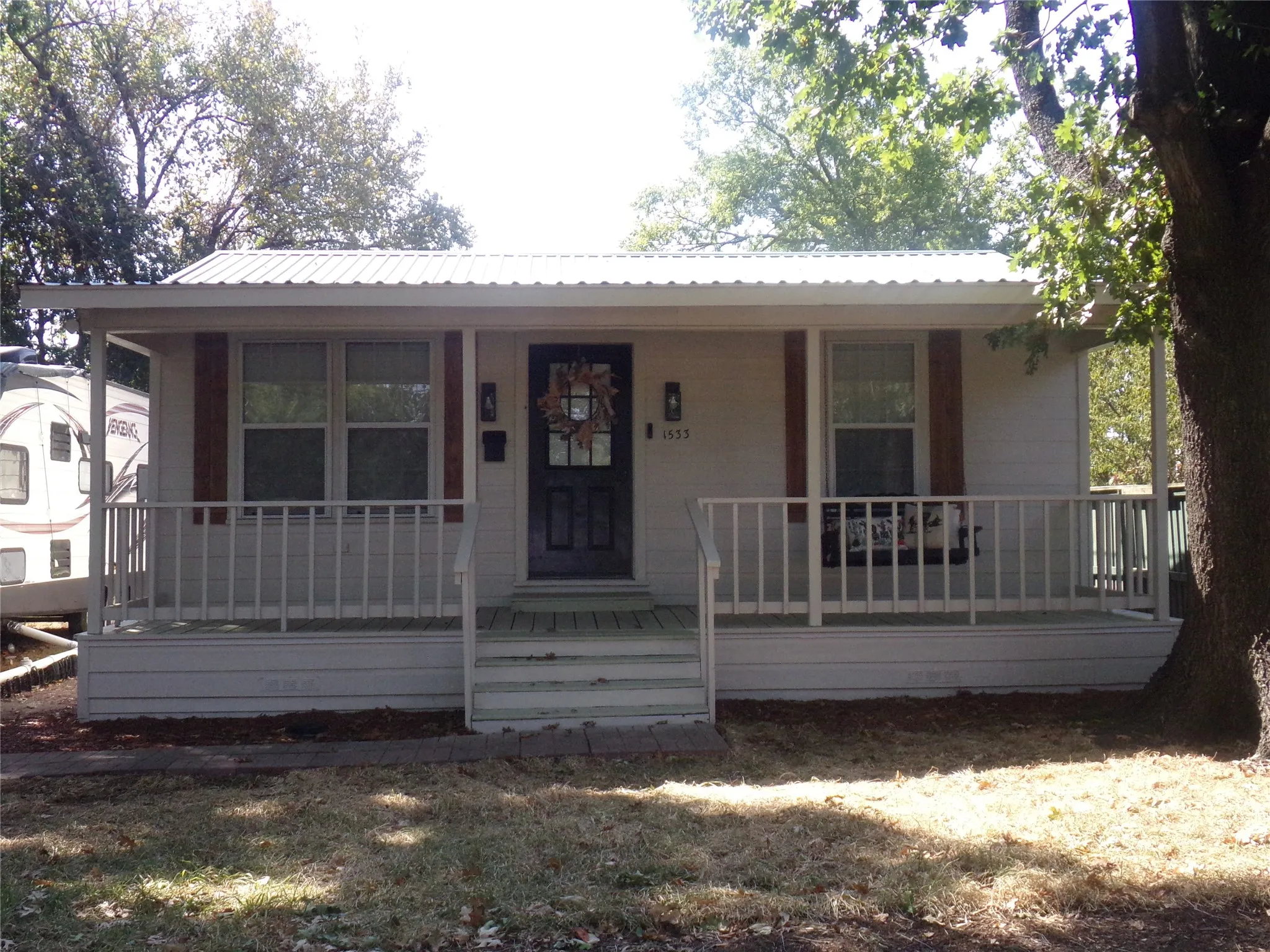 Single Family Residence For Sale in Navarro County , 1533 W 6th Street, Corsicana, Texas 75110, 2 Bedroom, 1 Bathroom, Garage spaces, 884 Sqft, built in 1955, mls#21369804, Real Estate Agent in Corsicana, Homes For Sale in Navarro county, Homes For Sale in Corsicana, Realtor in Corsicana Texas, Real Estate Brokerage Independent Realty Texas, Luminita Cordes Realtor
