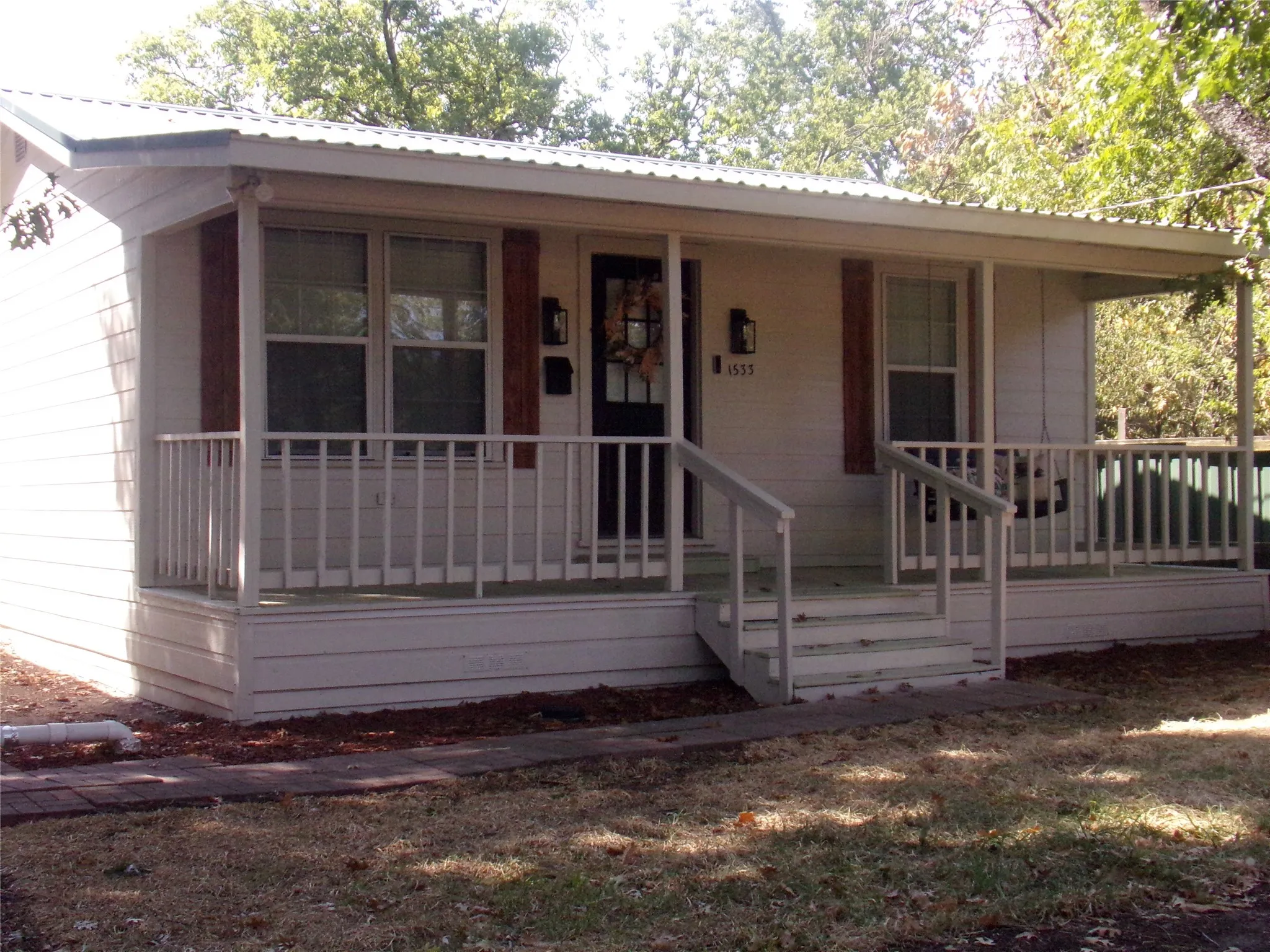 Single Family Residence For Sale in Navarro County , 1533 W 6th Street, Corsicana, Texas 75110, 2 Bedroom, 1 Bathroom, Garage spaces, 884 Sqft, built in 1955, mls#21369804, Real Estate Agent in Corsicana, Homes For Sale in Navarro county, Homes For Sale in Corsicana, Realtor in Corsicana Texas, Real Estate Brokerage Independent Realty Texas, Luminita Cordes Realtor