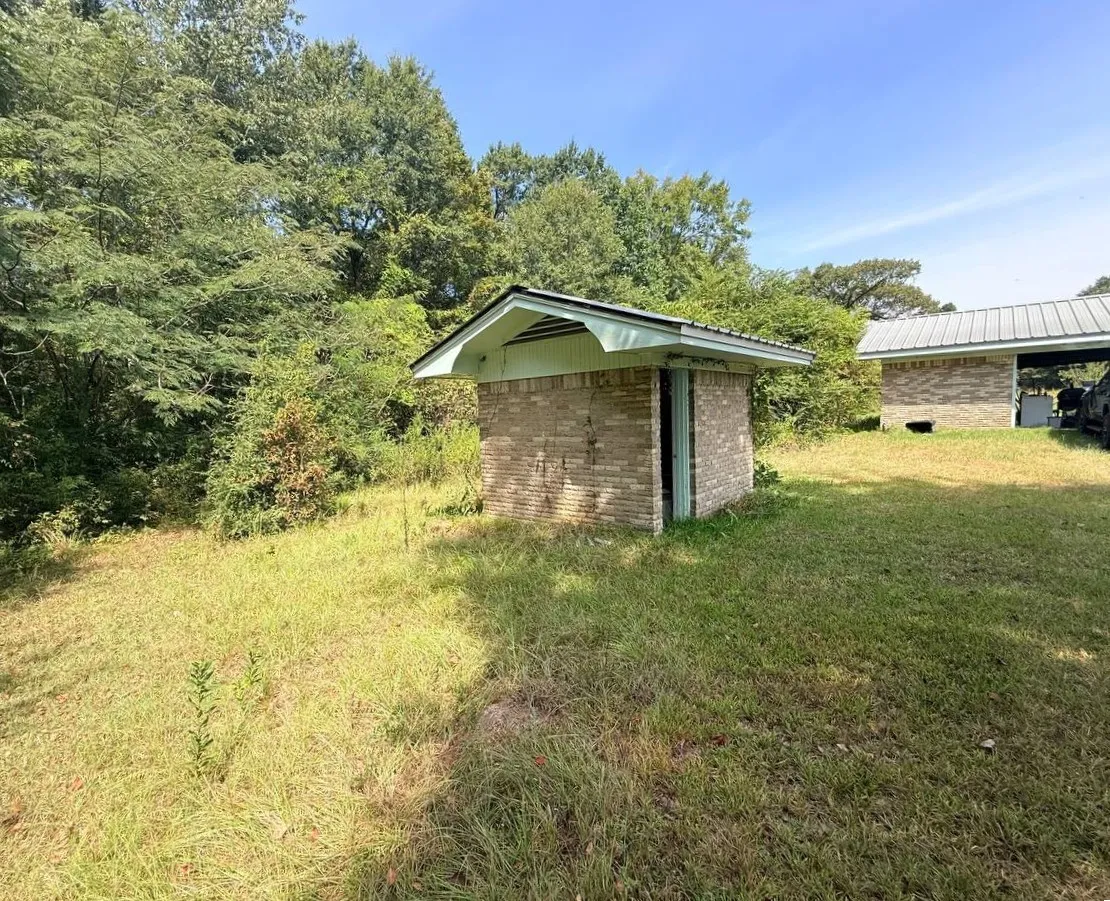 Single Family Residence For Sale in Sabine (TX) County , 1195 US Highway 96 N, Pineland, Texas 75968, 3 Bedroom, 2 Bathroom, 2 Garage spaces, 1,400 Sqft, built in 1968, mls#21370138, Real Estate Agent in Pineland, Homes For Sale in Sabine (TX) county, Homes For Sale in Pineland, Realtor in Pineland Texas, Real Estate Brokerage Independent Realty Texas, Luminita Cordes Realtor
