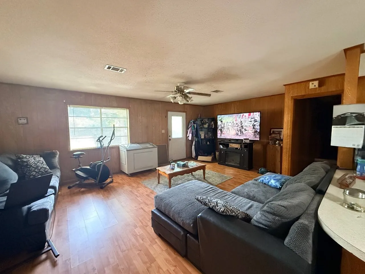 Single Family Residence For Sale in Sabine (TX) County , 1195 US Highway 96 N, Pineland, Texas 75968, 3 Bedroom, 2 Bathroom, 2 Garage spaces, 1,400 Sqft, built in 1968, mls#21370138, Real Estate Agent in Pineland, Homes For Sale in Sabine (TX) county, Homes For Sale in Pineland, Realtor in Pineland Texas, Real Estate Brokerage Independent Realty Texas, Luminita Cordes Realtor