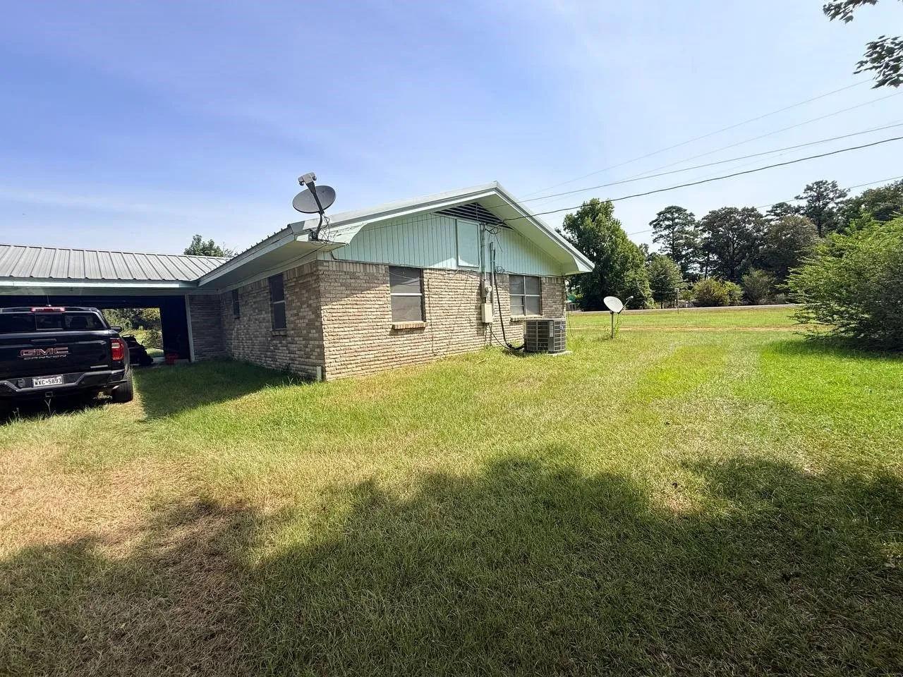 Single Family Residence For Sale in Sabine (TX) County , 1195 US Highway 96 N, Pineland, Texas 75968, 3 Bedroom, 2 Bathroom, 2 Garage spaces, 1,400 Sqft, built in 1968, mls#21370138, Real Estate Agent in Pineland, Homes For Sale in Sabine (TX) county, Homes For Sale in Pineland, Realtor in Pineland Texas, Real Estate Brokerage Independent Realty Texas, Luminita Cordes Realtor