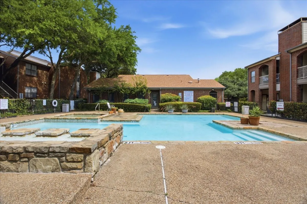 Condominium For Sale in Tarrant County , 3212 Donnelly Circle 504, Fort Worth, Texas 76107, 2 Bedroom, 2 Bathroom, Garage spaces, 1,069 Sqft, built in 1984, mls#21369661, Real Estate Agent in Fort Worth, Homes For Sale in Tarrant county, Homes For Sale in Fort Worth, Realtor in Fort Worth Texas, Real Estate Brokerage Independent Realty Texas, Luminita Cordes Realtor