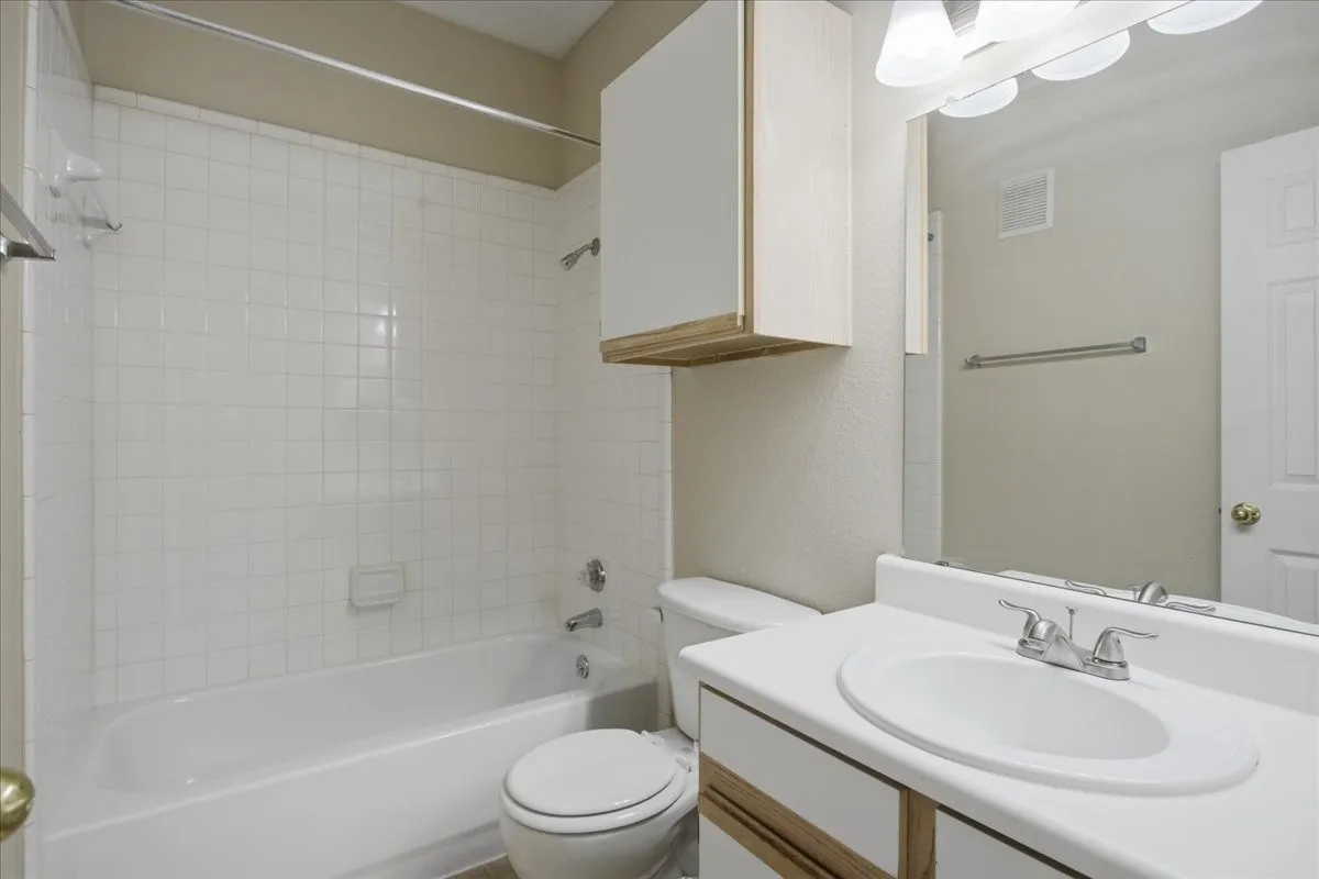 secondary bathroom