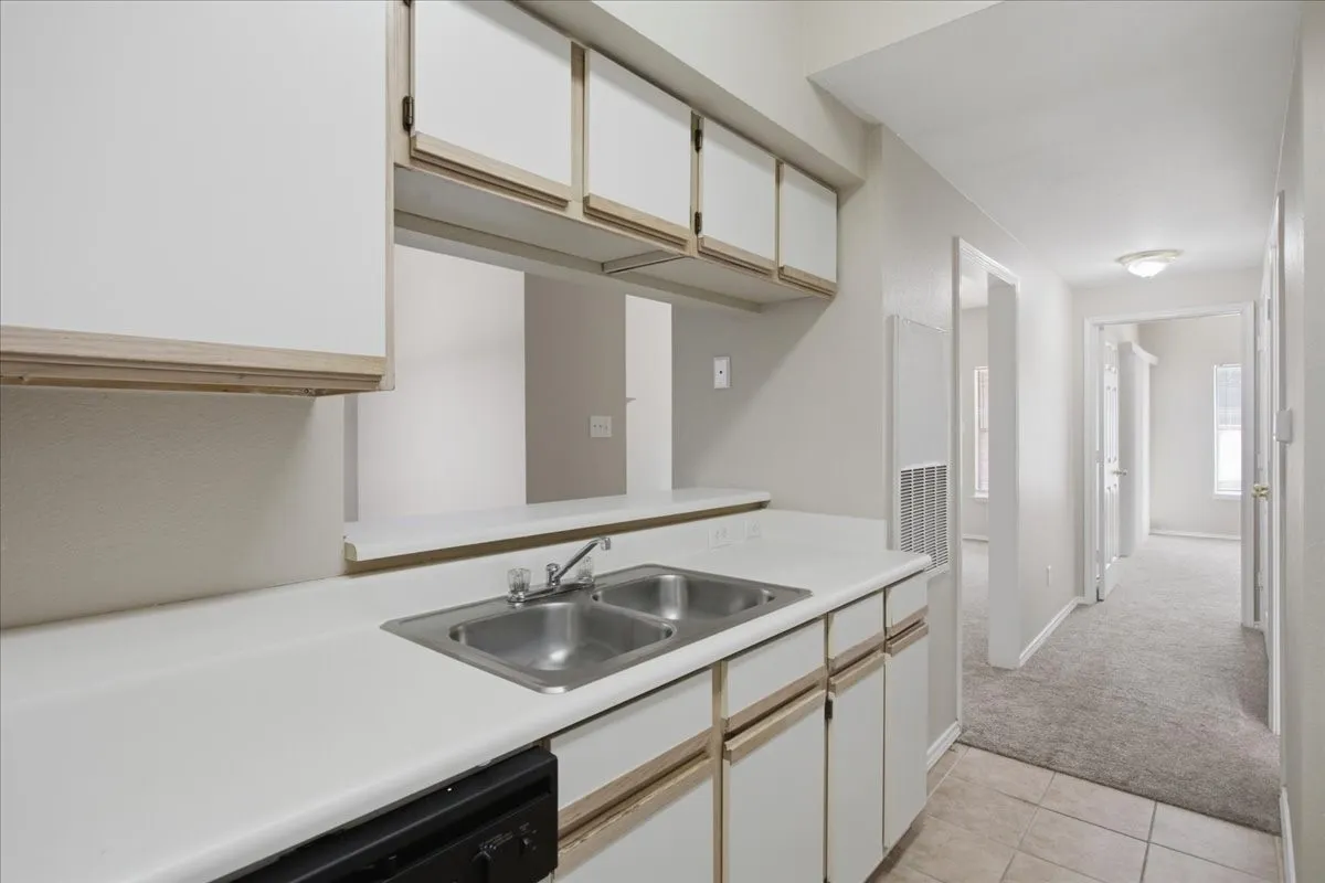 Kitchen with serving bar