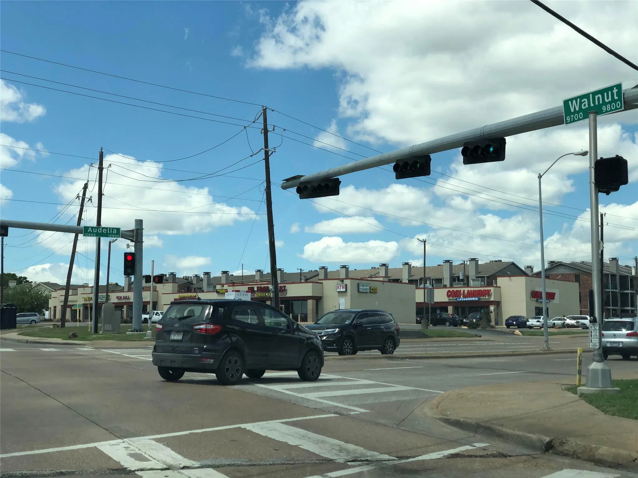 Nearest cross way Audella Street and Walnut Street