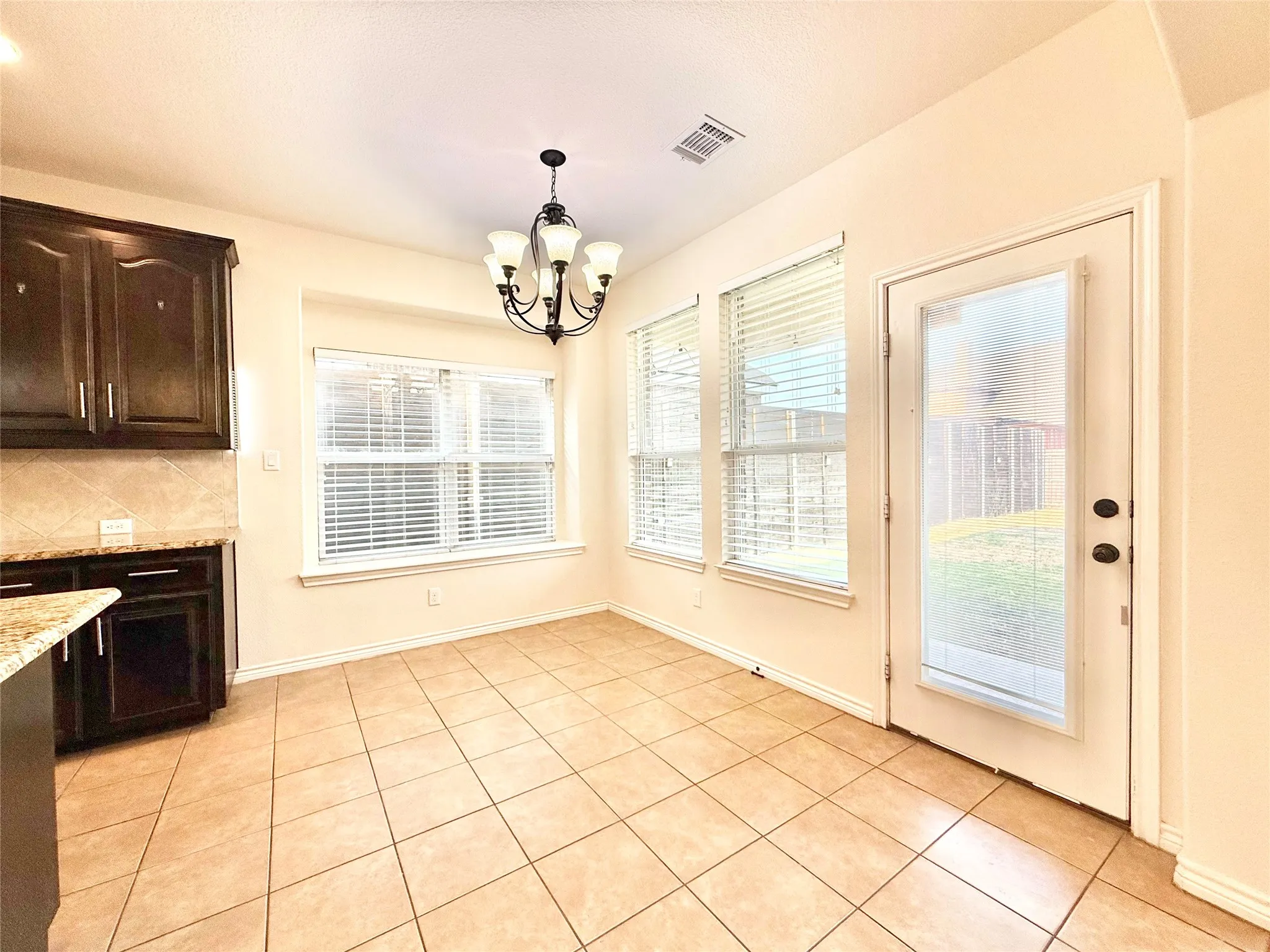 Single Family Residence For Rent in Tarrant County , 5021 Sunwood Circle, Fort Worth, Texas 76123, 4 Bedroom, 4 Bathroom, 2 Garage spaces, 3,060 Sqft, built in 2015, mls#21370606, Real Estate Agent in Fort Worth, Homes For Rent in Tarrant county, Homes For Rent in Fort Worth, Realtor in Fort Worth Texas, Real Estate Brokerage Independent Realty Texas, Luminita Cordes Realtor