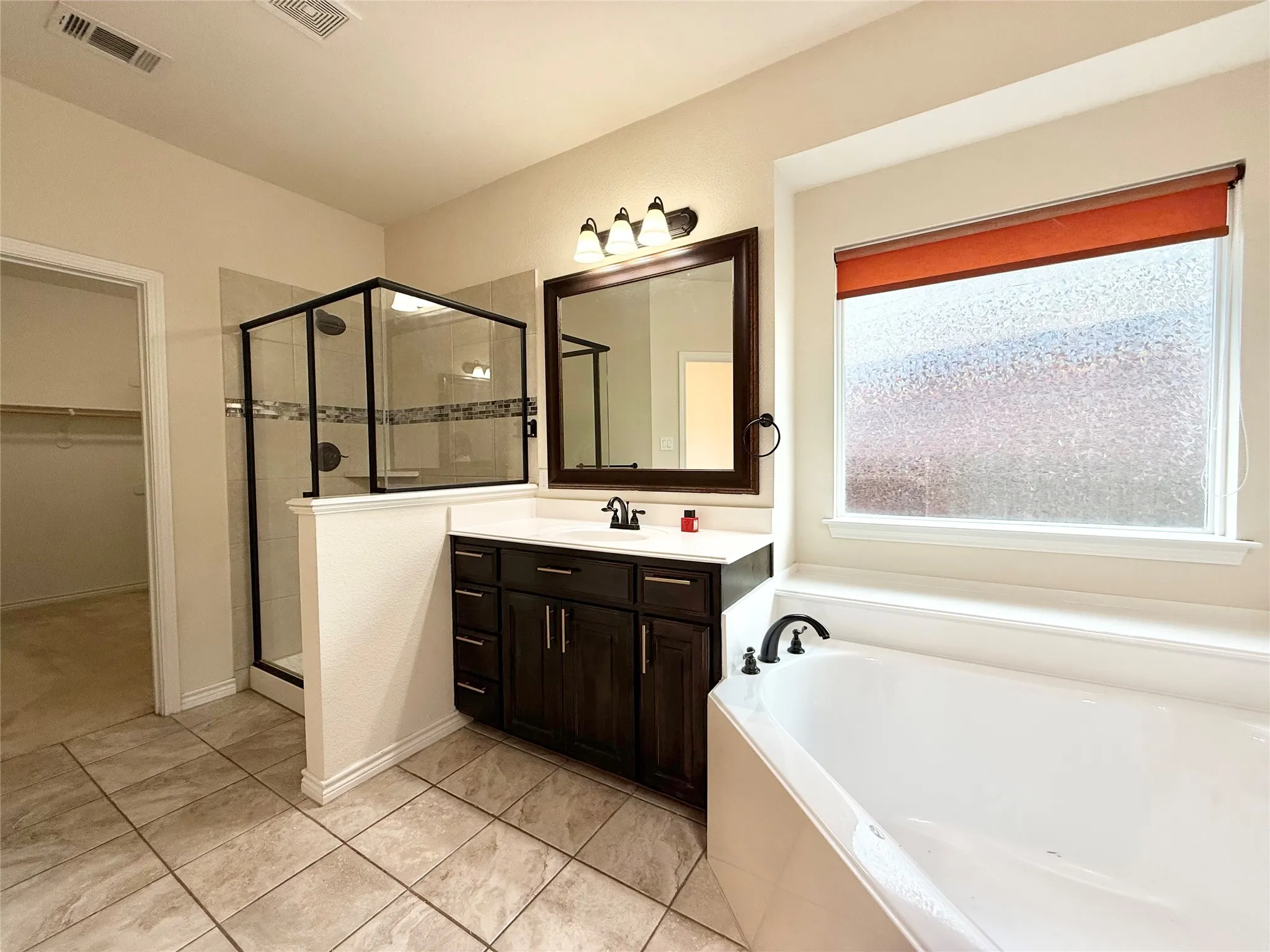 Single Family Residence For Rent in Tarrant County , 5021 Sunwood Circle, Fort Worth, Texas 76123, 4 Bedroom, 4 Bathroom, 2 Garage spaces, 3,060 Sqft, built in 2015, mls#21370606, Real Estate Agent in Fort Worth, Homes For Rent in Tarrant county, Homes For Rent in Fort Worth, Realtor in Fort Worth Texas, Real Estate Brokerage Independent Realty Texas, Luminita Cordes Realtor