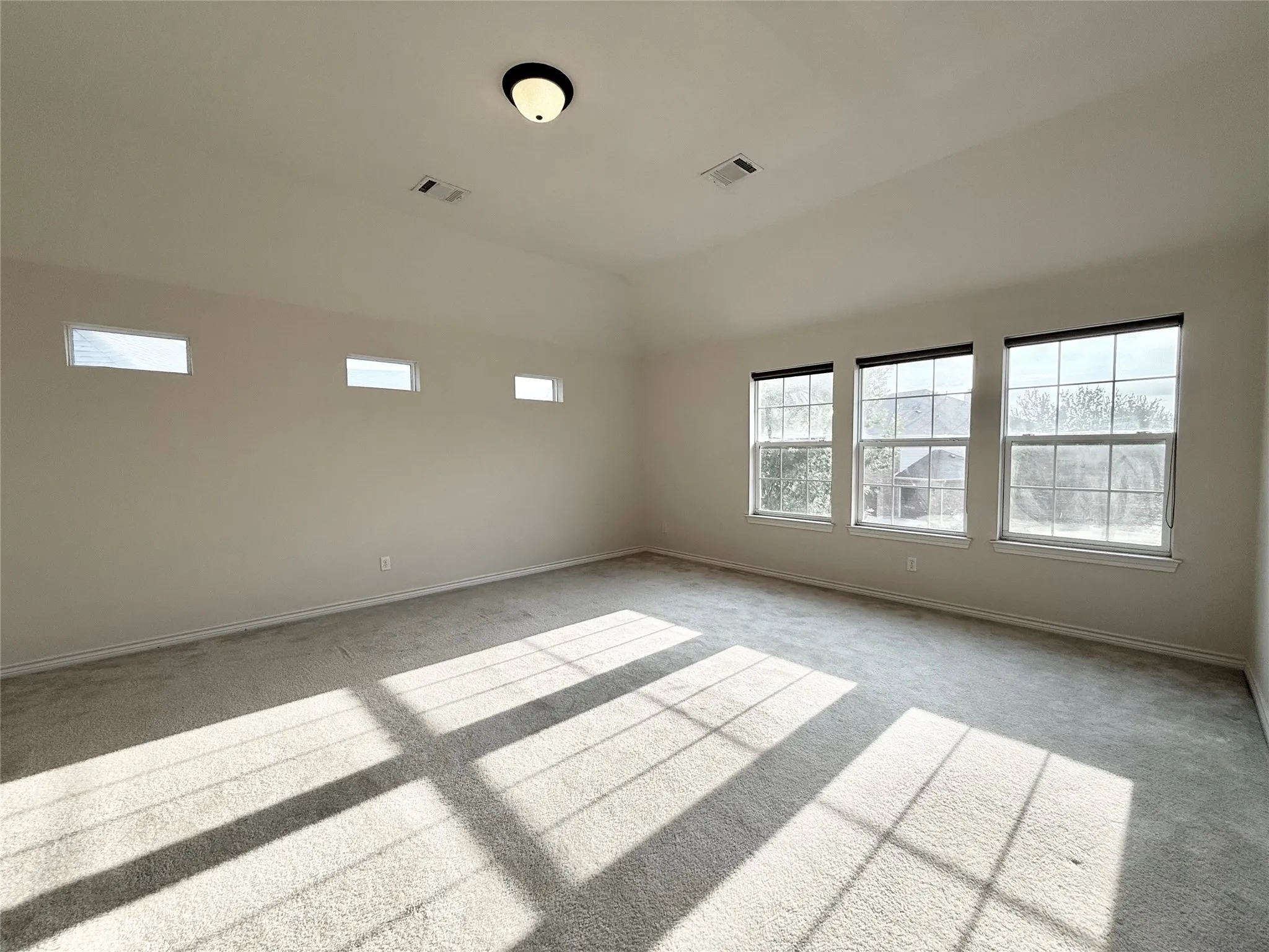 Single Family Residence For Rent in Tarrant County , 5021 Sunwood Circle, Fort Worth, Texas 76123, 4 Bedroom, 4 Bathroom, 2 Garage spaces, 3,060 Sqft, built in 2015, mls#21370606, Real Estate Agent in Fort Worth, Homes For Rent in Tarrant county, Homes For Rent in Fort Worth, Realtor in Fort Worth Texas, Real Estate Brokerage Independent Realty Texas, Luminita Cordes Realtor