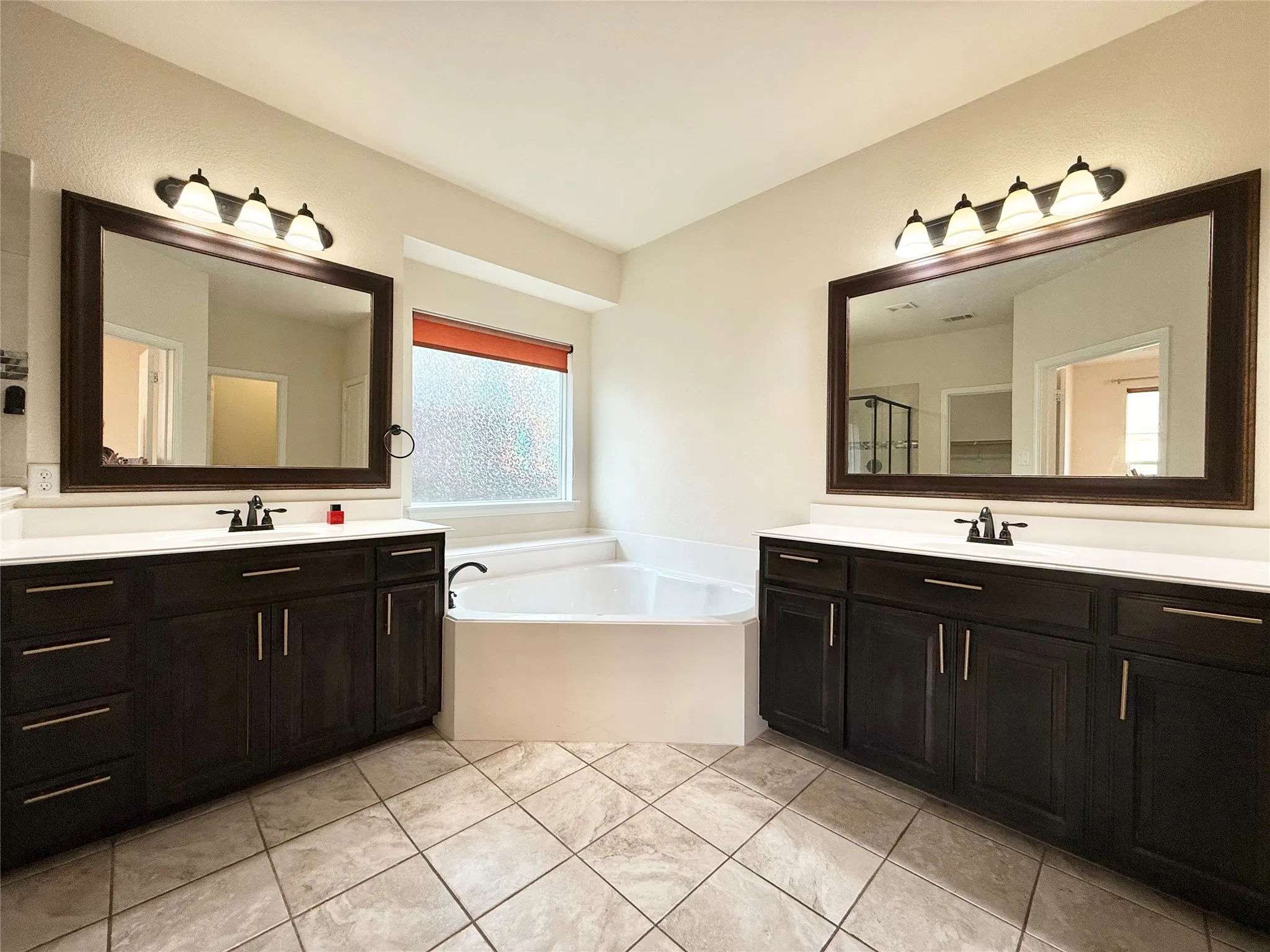 Single Family Residence For Rent in Tarrant County , 5021 Sunwood Circle, Fort Worth, Texas 76123, 4 Bedroom, 4 Bathroom, 2 Garage spaces, 3,060 Sqft, built in 2015, mls#21370606, Real Estate Agent in Fort Worth, Homes For Rent in Tarrant county, Homes For Rent in Fort Worth, Realtor in Fort Worth Texas, Real Estate Brokerage Independent Realty Texas, Luminita Cordes Realtor