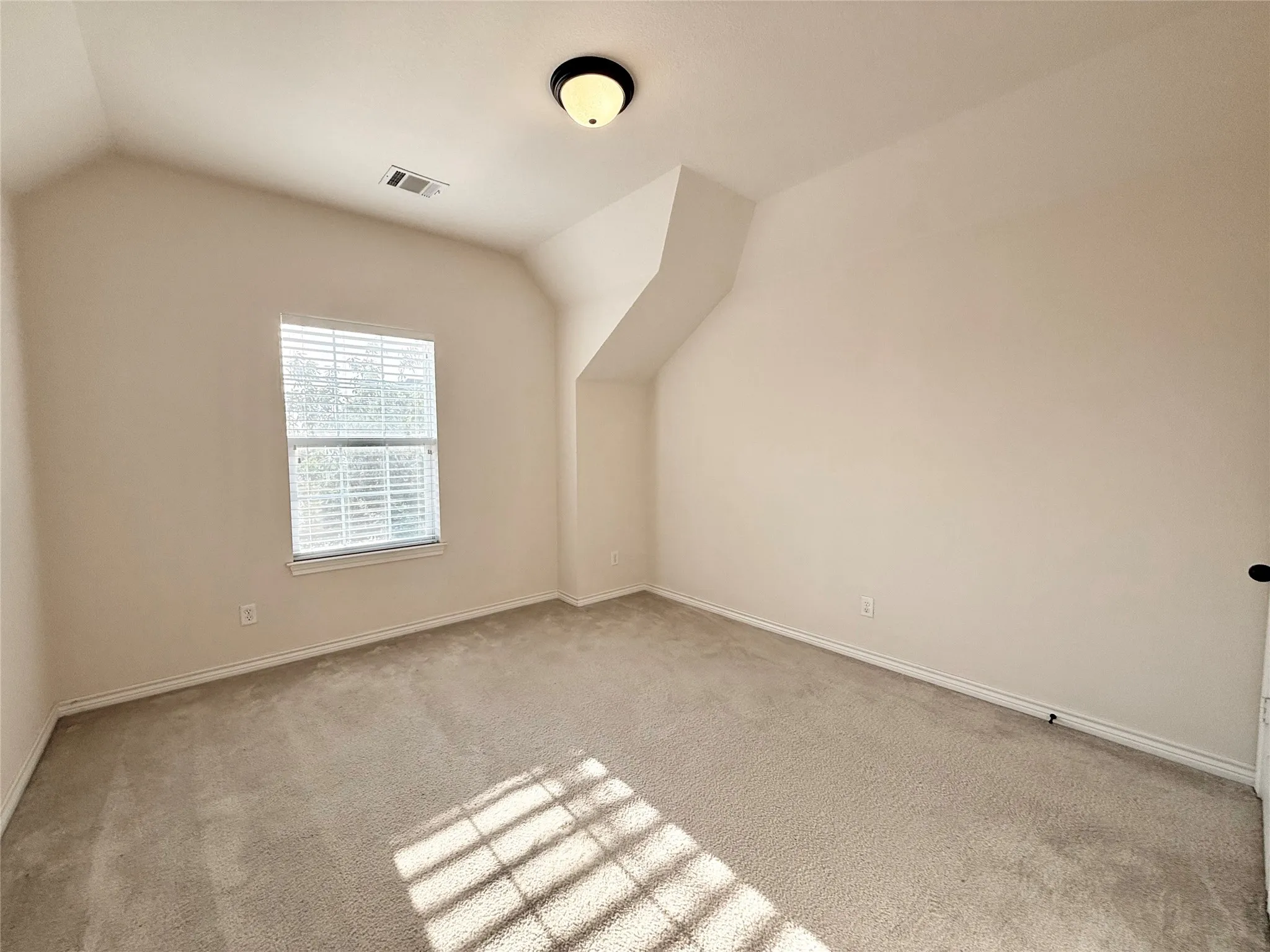 Single Family Residence For Rent in Tarrant County , 5021 Sunwood Circle, Fort Worth, Texas 76123, 4 Bedroom, 4 Bathroom, 2 Garage spaces, 3,060 Sqft, built in 2015, mls#21370606, Real Estate Agent in Fort Worth, Homes For Rent in Tarrant county, Homes For Rent in Fort Worth, Realtor in Fort Worth Texas, Real Estate Brokerage Independent Realty Texas, Luminita Cordes Realtor