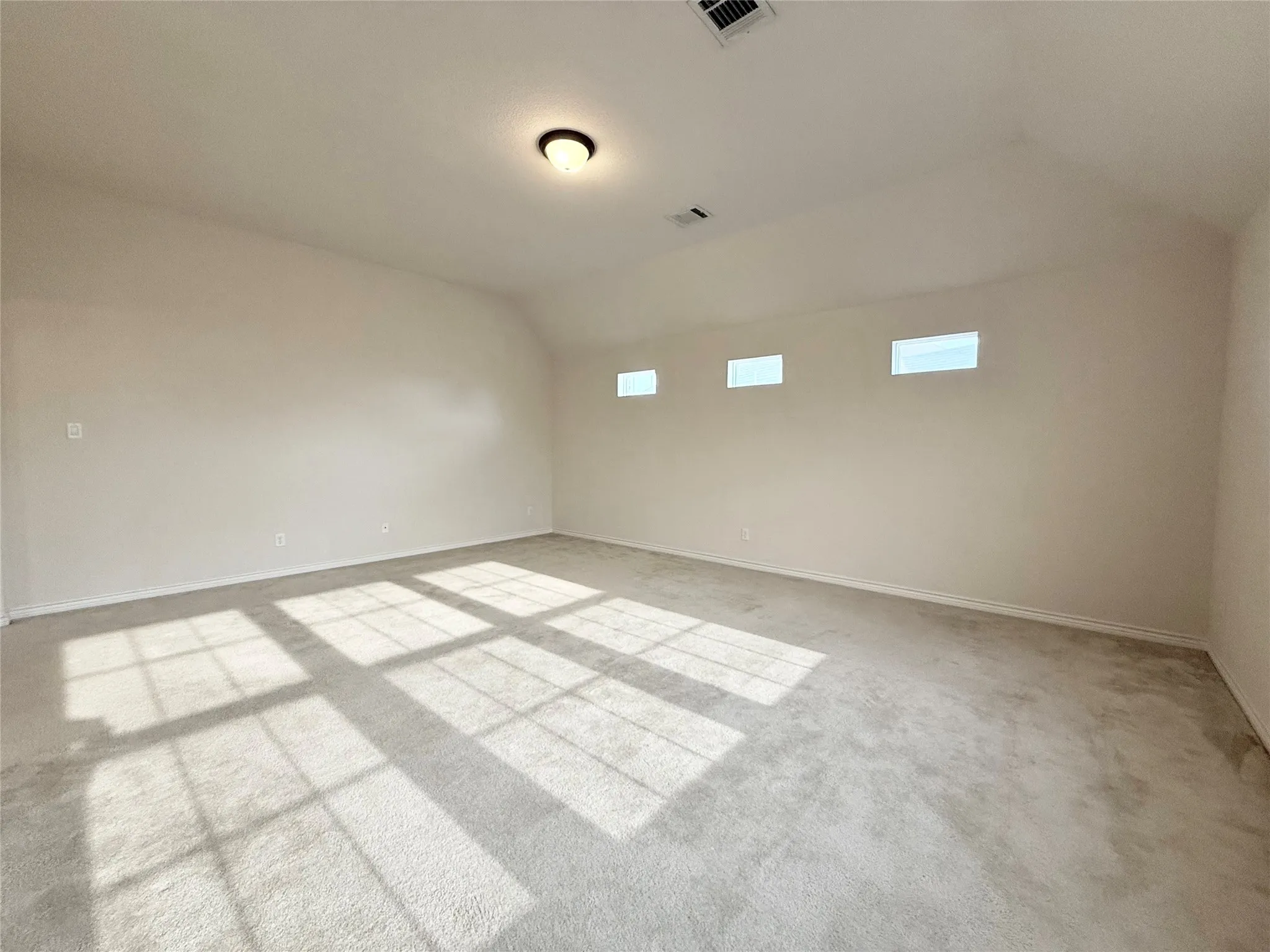 Single Family Residence For Rent in Tarrant County , 5021 Sunwood Circle, Fort Worth, Texas 76123, 4 Bedroom, 4 Bathroom, 2 Garage spaces, 3,060 Sqft, built in 2015, mls#21370606, Real Estate Agent in Fort Worth, Homes For Rent in Tarrant county, Homes For Rent in Fort Worth, Realtor in Fort Worth Texas, Real Estate Brokerage Independent Realty Texas, Luminita Cordes Realtor
