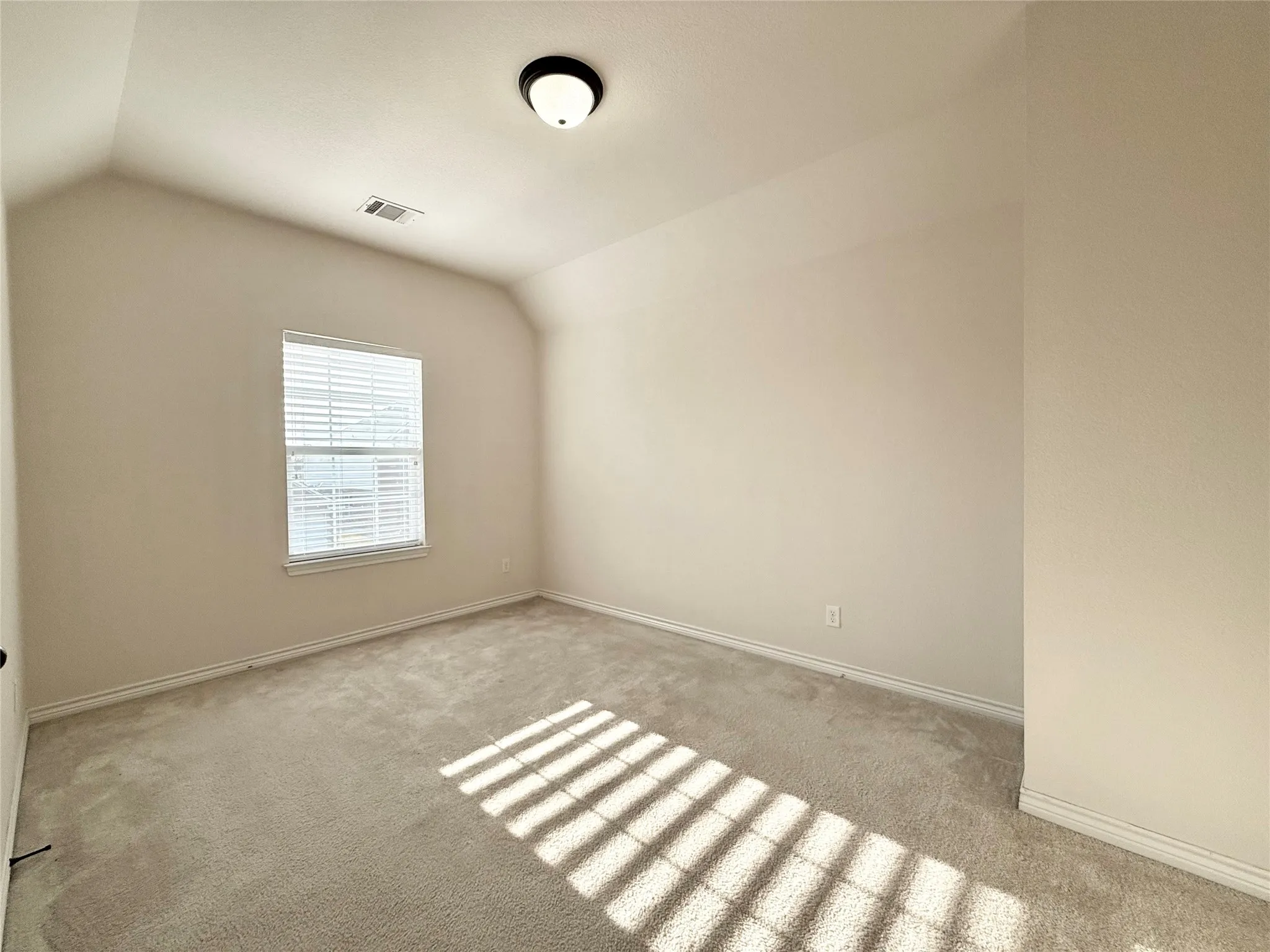 Single Family Residence For Rent in Tarrant County , 5021 Sunwood Circle, Fort Worth, Texas 76123, 4 Bedroom, 4 Bathroom, 2 Garage spaces, 3,060 Sqft, built in 2015, mls#21370606, Real Estate Agent in Fort Worth, Homes For Rent in Tarrant county, Homes For Rent in Fort Worth, Realtor in Fort Worth Texas, Real Estate Brokerage Independent Realty Texas, Luminita Cordes Realtor
