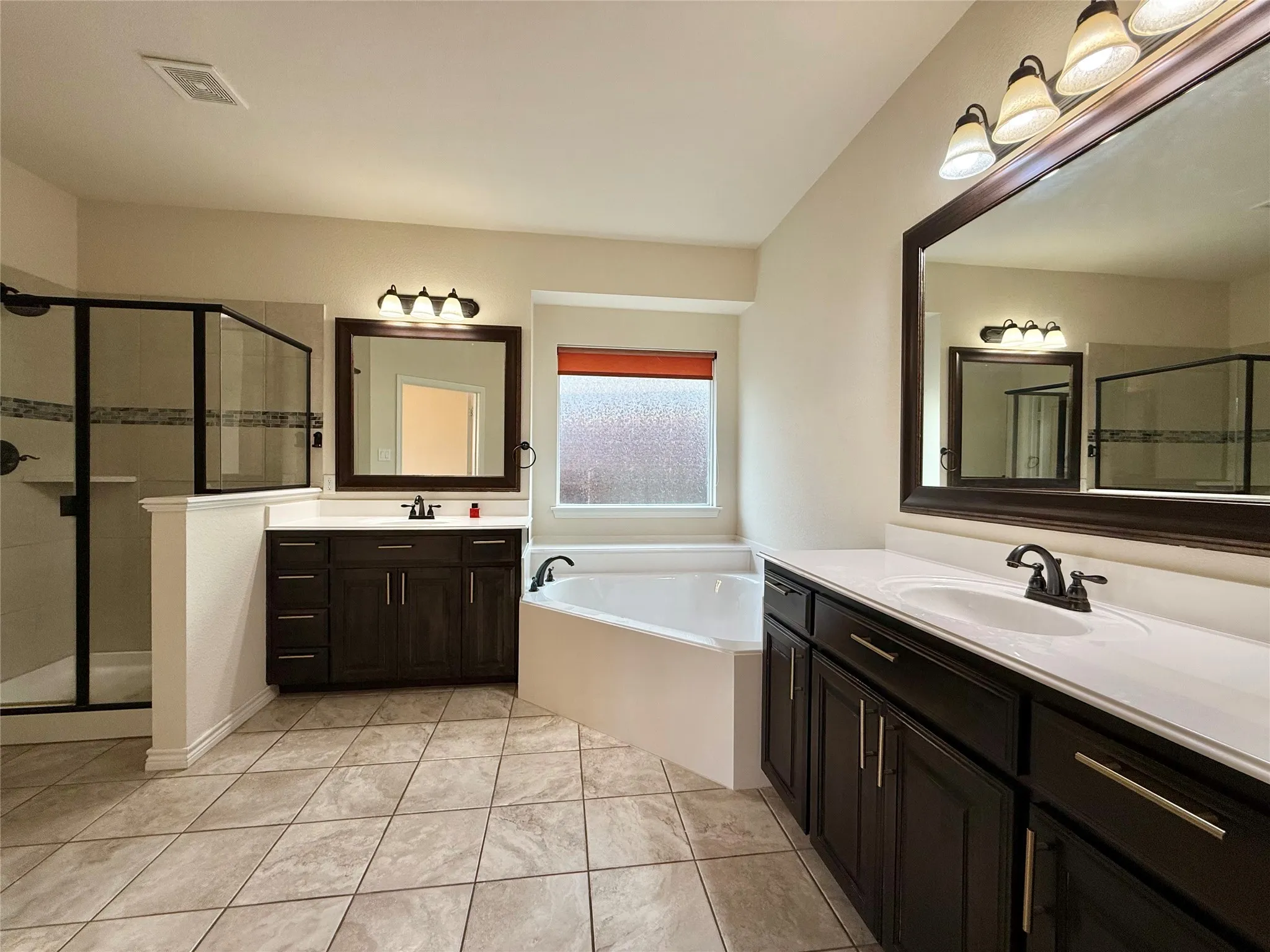 Single Family Residence For Rent in Tarrant County , 5021 Sunwood Circle, Fort Worth, Texas 76123, 4 Bedroom, 4 Bathroom, 2 Garage spaces, 3,060 Sqft, built in 2015, mls#21370606, Real Estate Agent in Fort Worth, Homes For Rent in Tarrant county, Homes For Rent in Fort Worth, Realtor in Fort Worth Texas, Real Estate Brokerage Independent Realty Texas, Luminita Cordes Realtor