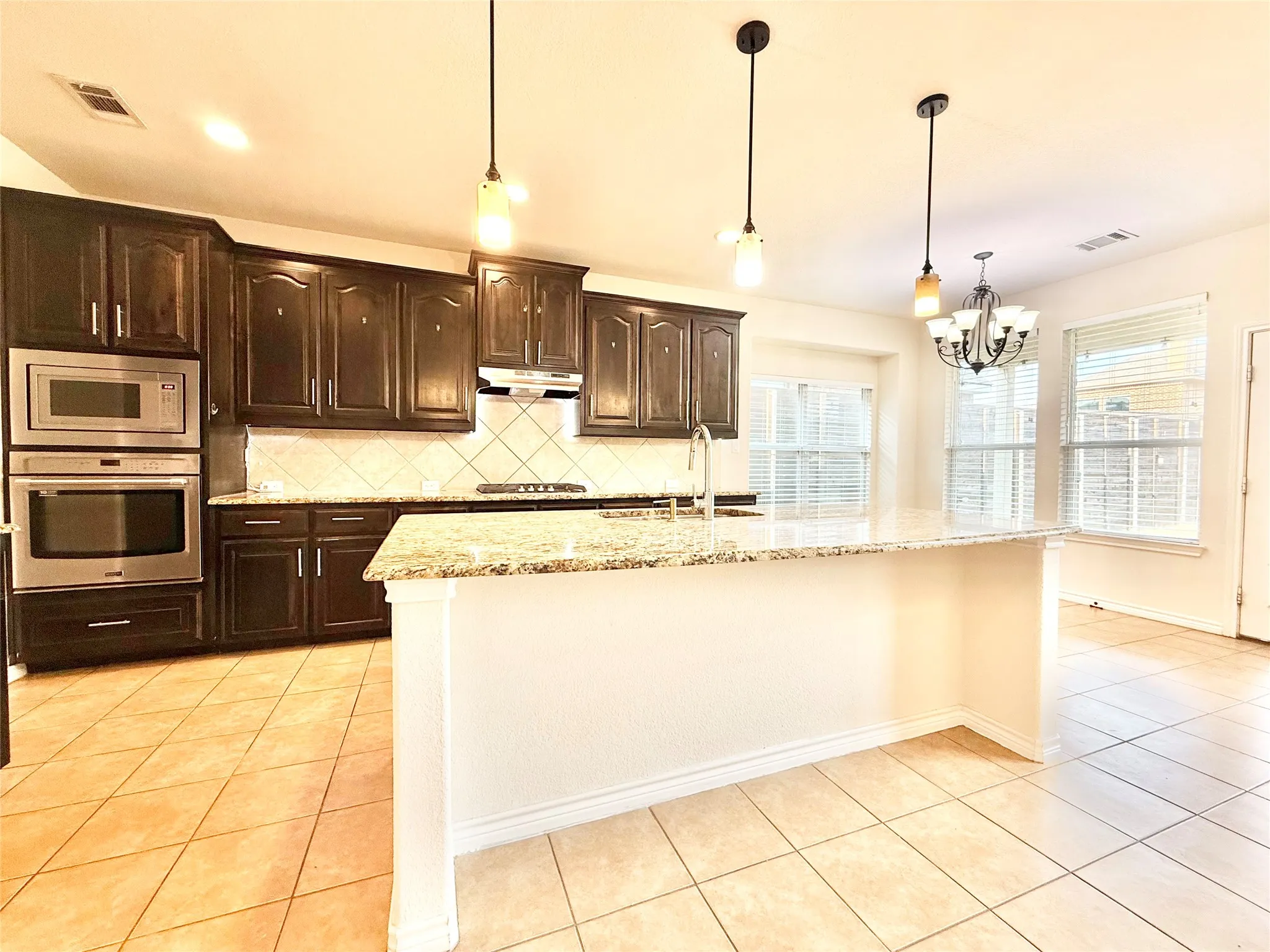 Single Family Residence For Rent in Tarrant County , 5021 Sunwood Circle, Fort Worth, Texas 76123, 4 Bedroom, 4 Bathroom, 2 Garage spaces, 3,060 Sqft, built in 2015, mls#21370606, Real Estate Agent in Fort Worth, Homes For Rent in Tarrant county, Homes For Rent in Fort Worth, Realtor in Fort Worth Texas, Real Estate Brokerage Independent Realty Texas, Luminita Cordes Realtor