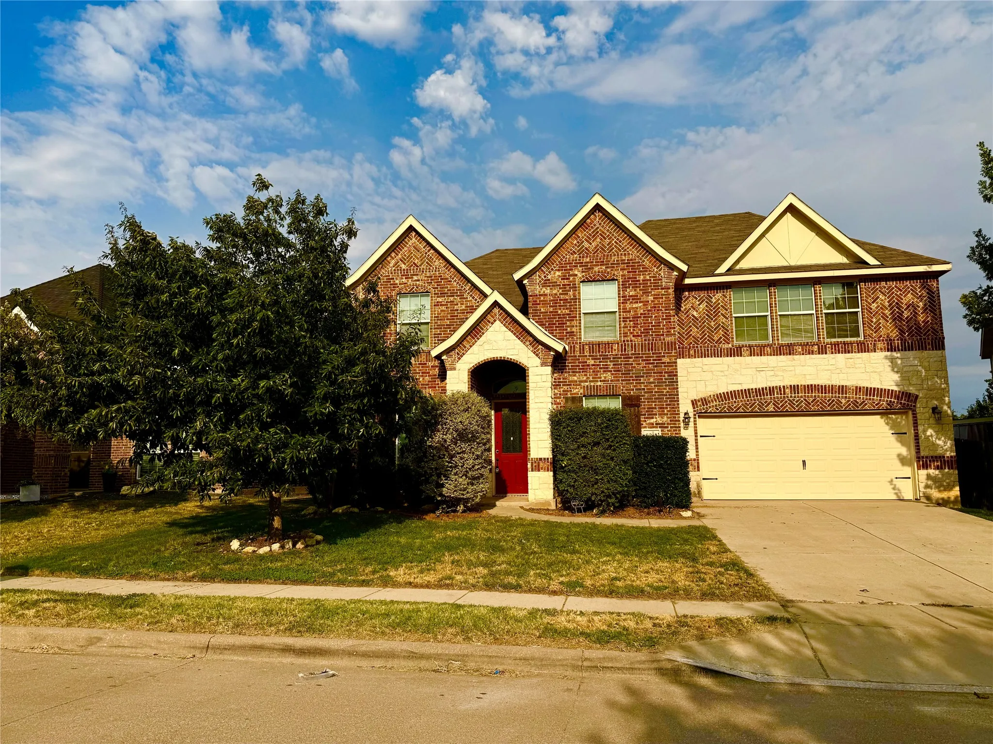 Single Family Residence For Rent in Tarrant County , 5021 Sunwood Circle, Fort Worth, Texas 76123, 4 Bedroom, 4 Bathroom, 2 Garage spaces, 3,060 Sqft, built in 2015, mls#21370606, Real Estate Agent in Fort Worth, Homes For Rent in Tarrant county, Homes For Rent in Fort Worth, Realtor in Fort Worth Texas, Real Estate Brokerage Independent Realty Texas, Luminita Cordes Realtor