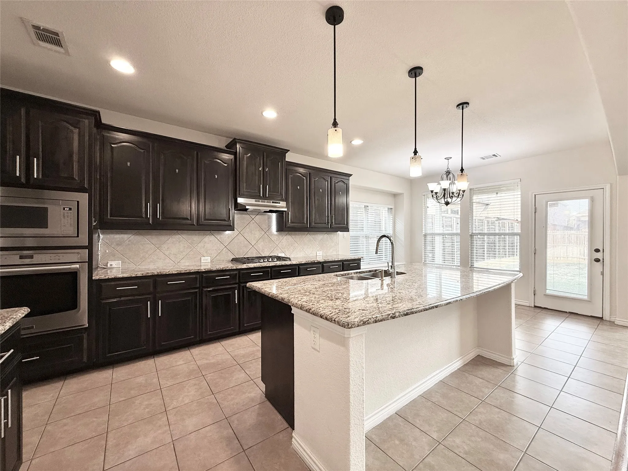 Single Family Residence For Rent in Tarrant County , 5021 Sunwood Circle, Fort Worth, Texas 76123, 4 Bedroom, 4 Bathroom, 2 Garage spaces, 3,060 Sqft, built in 2015, mls#21370606, Real Estate Agent in Fort Worth, Homes For Rent in Tarrant county, Homes For Rent in Fort Worth, Realtor in Fort Worth Texas, Real Estate Brokerage Independent Realty Texas, Luminita Cordes Realtor