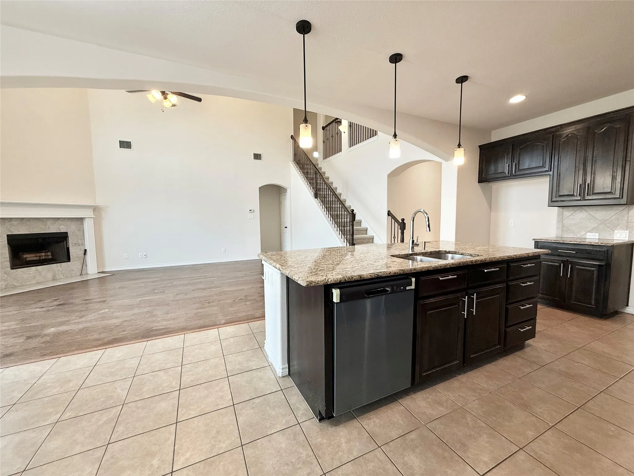 Single Family Residence For Rent in Tarrant County , 5021 Sunwood Circle, Fort Worth, Texas 76123, 4 Bedroom, 4 Bathroom, 2 Garage spaces, 3,060 Sqft, built in 2015, mls#21370606, Real Estate Agent in Fort Worth, Homes For Rent in Tarrant county, Homes For Rent in Fort Worth, Realtor in Fort Worth Texas, Real Estate Brokerage Independent Realty Texas, Luminita Cordes Realtor