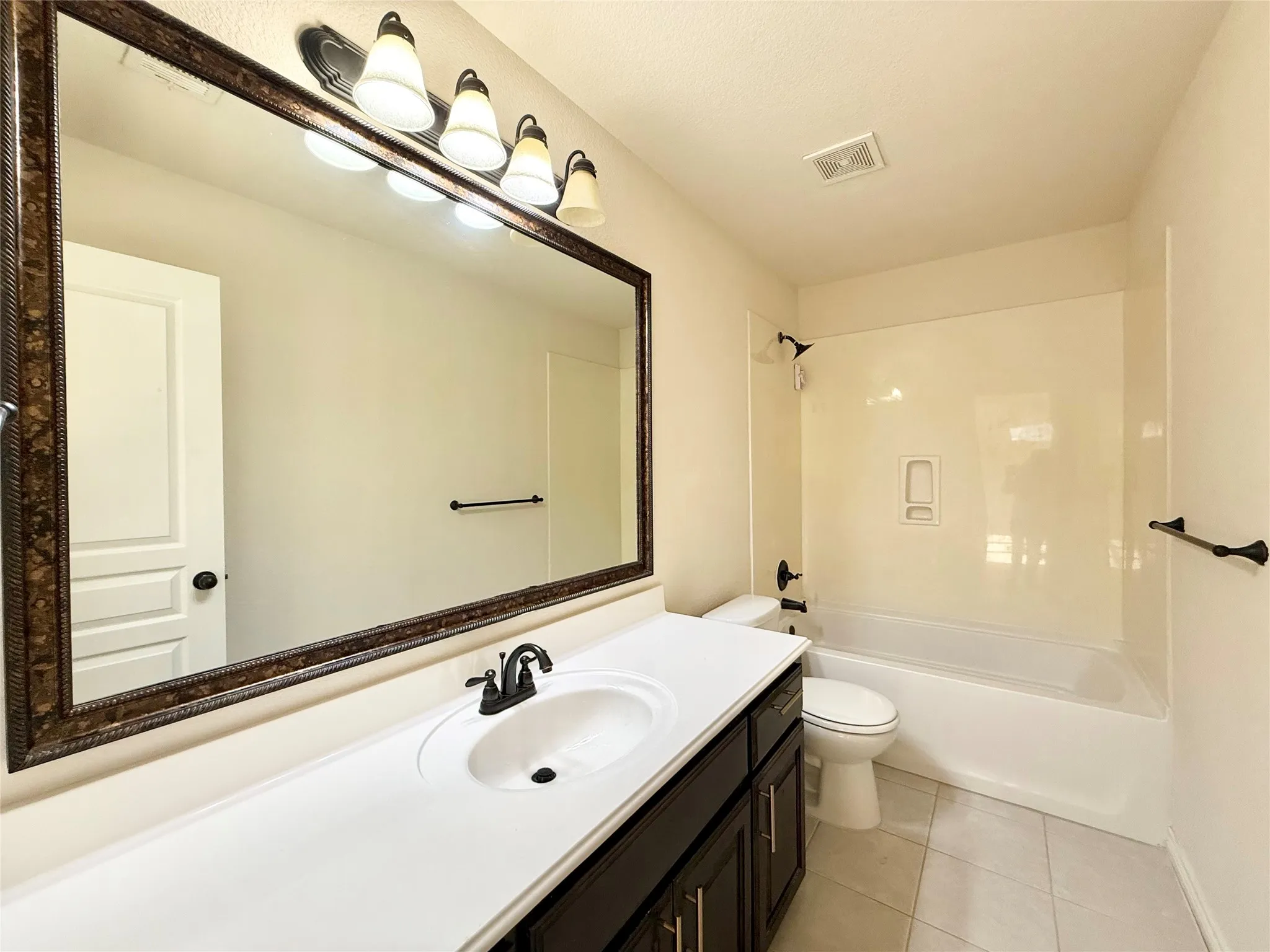 Single Family Residence For Rent in Tarrant County , 5021 Sunwood Circle, Fort Worth, Texas 76123, 4 Bedroom, 4 Bathroom, 2 Garage spaces, 3,060 Sqft, built in 2015, mls#21370606, Real Estate Agent in Fort Worth, Homes For Rent in Tarrant county, Homes For Rent in Fort Worth, Realtor in Fort Worth Texas, Real Estate Brokerage Independent Realty Texas, Luminita Cordes Realtor