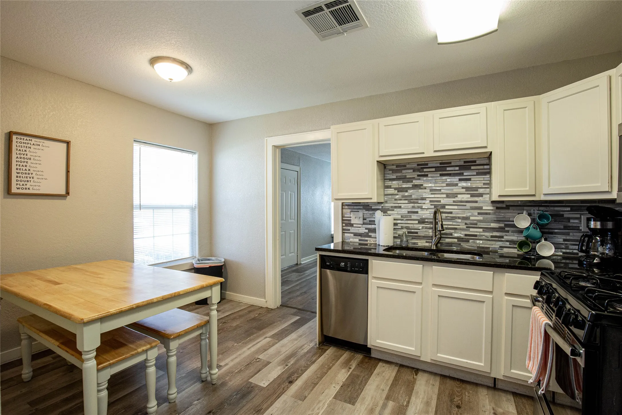 Single Family Residence For Sale in Mc Lennan County , 1108 N 28th Street, Waco, Texas 76707, 3 Bedroom, 2 Bathroom, 2 Garage spaces, 1,316 Sqft, built in 1948, mls#21370893, Real Estate Agent in Waco, Homes For Sale in Mc Lennan county, Homes For Sale in Waco, Realtor in Waco Texas, Real Estate Brokerage Independent Realty Texas, Luminita Cordes Realtor