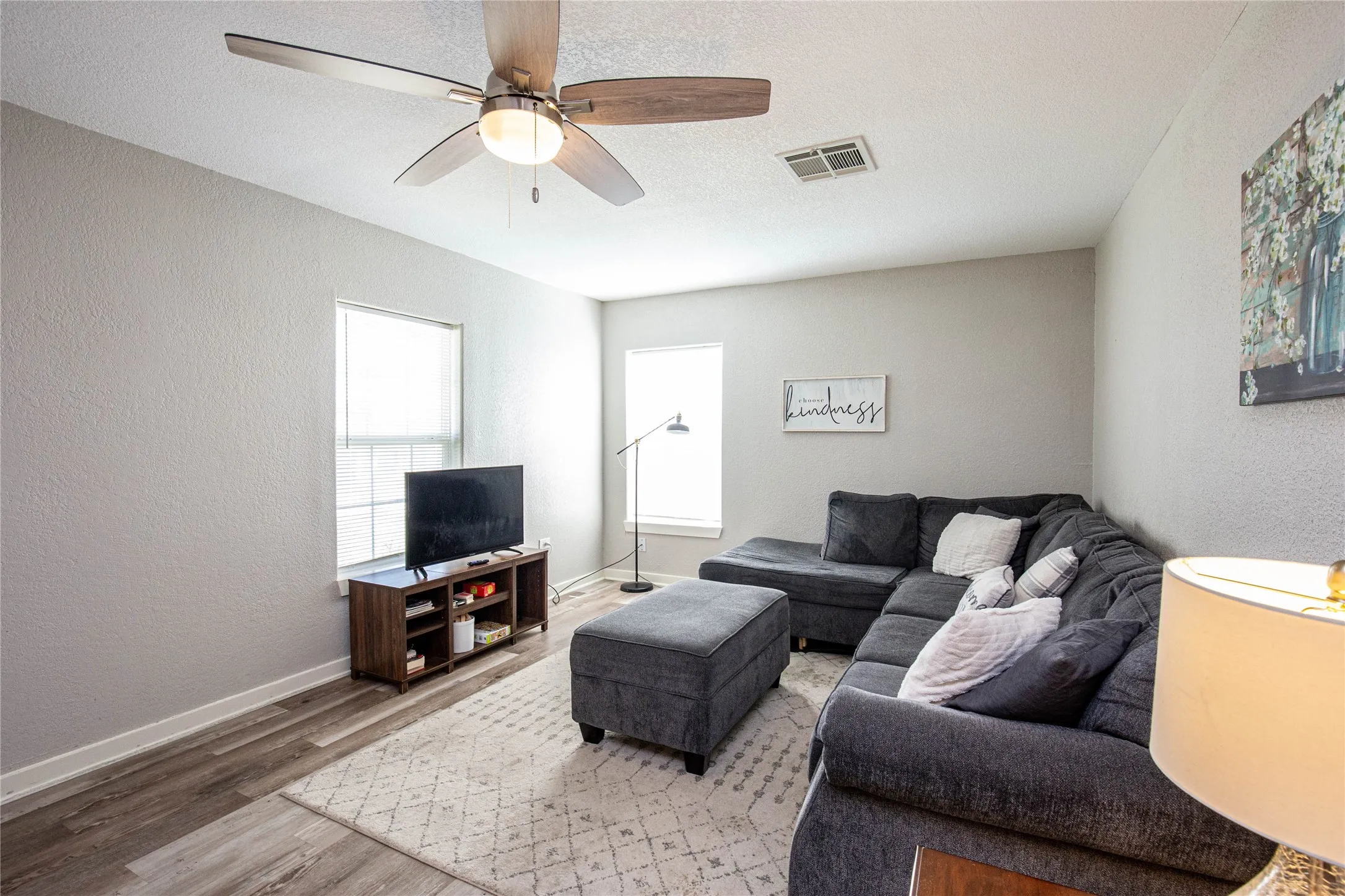 Single Family Residence For Sale in Mc Lennan County , 1108 N 28th Street, Waco, Texas 76707, 3 Bedroom, 2 Bathroom, 2 Garage spaces, 1,316 Sqft, built in 1948, mls#21370893, Real Estate Agent in Waco, Homes For Sale in Mc Lennan county, Homes For Sale in Waco, Realtor in Waco Texas, Real Estate Brokerage Independent Realty Texas, Luminita Cordes Realtor