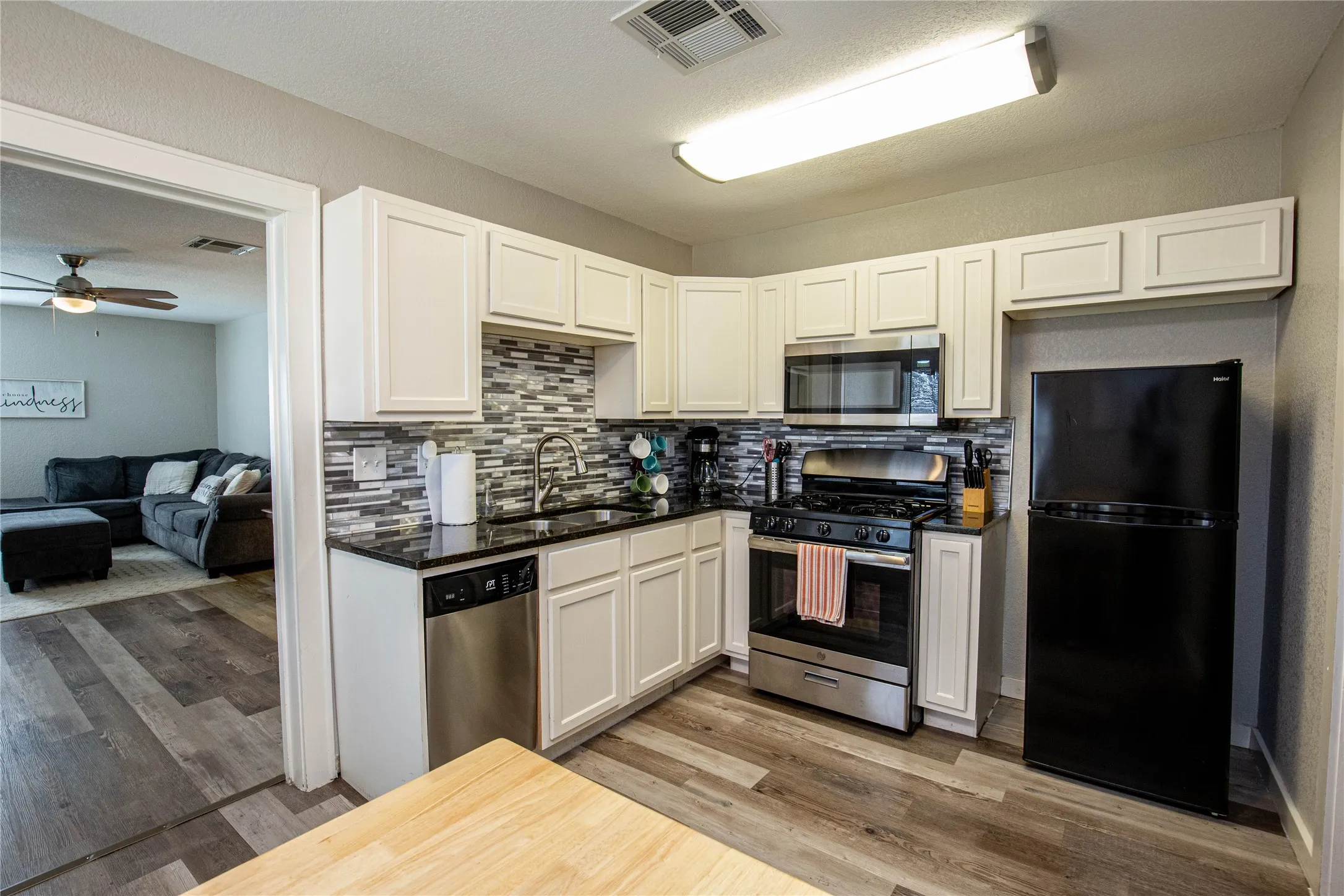 Single Family Residence For Sale in Mc Lennan County , 1108 N 28th Street, Waco, Texas 76707, 3 Bedroom, 2 Bathroom, 2 Garage spaces, 1,316 Sqft, built in 1948, mls#21370893, Real Estate Agent in Waco, Homes For Sale in Mc Lennan county, Homes For Sale in Waco, Realtor in Waco Texas, Real Estate Brokerage Independent Realty Texas, Luminita Cordes Realtor