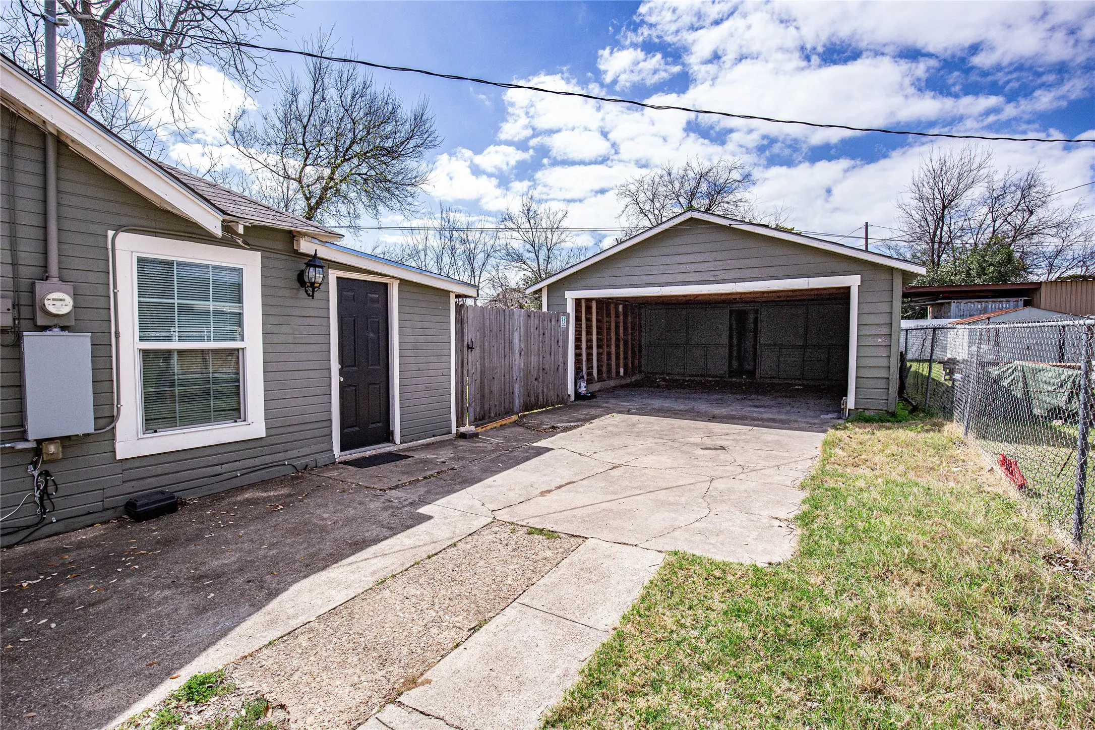 Single Family Residence For Sale in Mc Lennan County , 1108 N 28th Street, Waco, Texas 76707, 3 Bedroom, 2 Bathroom, 2 Garage spaces, 1,316 Sqft, built in 1948, mls#21370893, Real Estate Agent in Waco, Homes For Sale in Mc Lennan county, Homes For Sale in Waco, Realtor in Waco Texas, Real Estate Brokerage Independent Realty Texas, Luminita Cordes Realtor