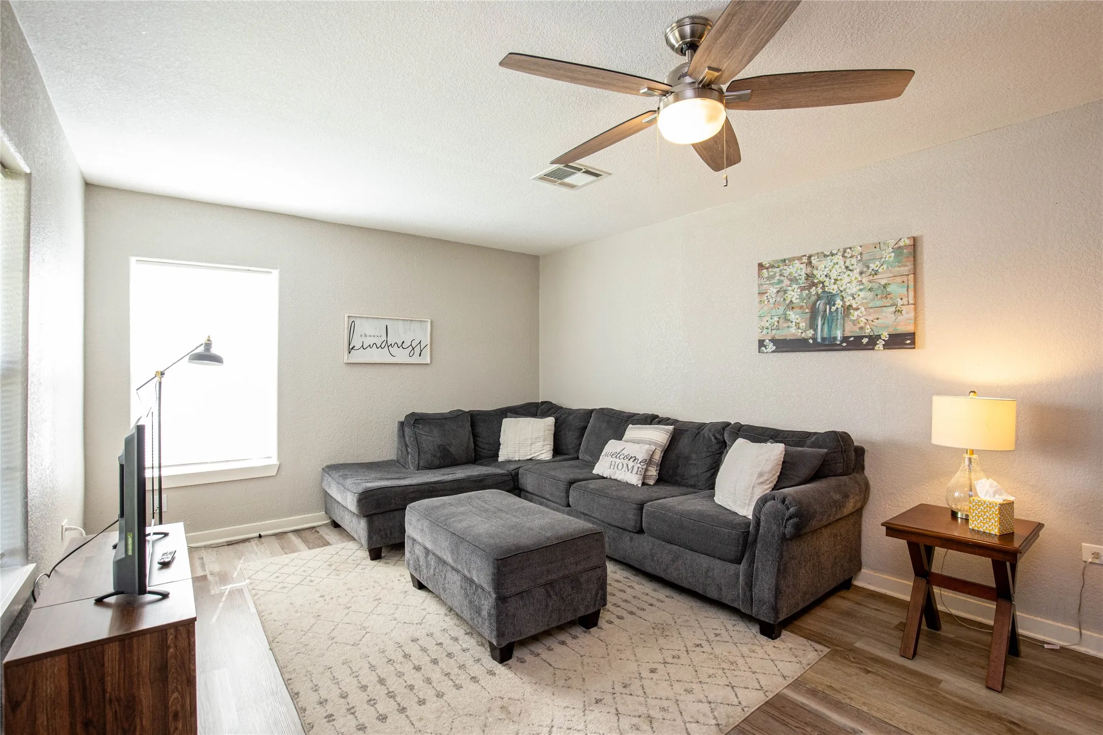 Single Family Residence For Sale in Mc Lennan County , 1108 N 28th Street, Waco, Texas 76707, 3 Bedroom, 2 Bathroom, 2 Garage spaces, 1,316 Sqft, built in 1948, mls#21370893, Real Estate Agent in Waco, Homes For Sale in Mc Lennan county, Homes For Sale in Waco, Realtor in Waco Texas, Real Estate Brokerage Independent Realty Texas, Luminita Cordes Realtor