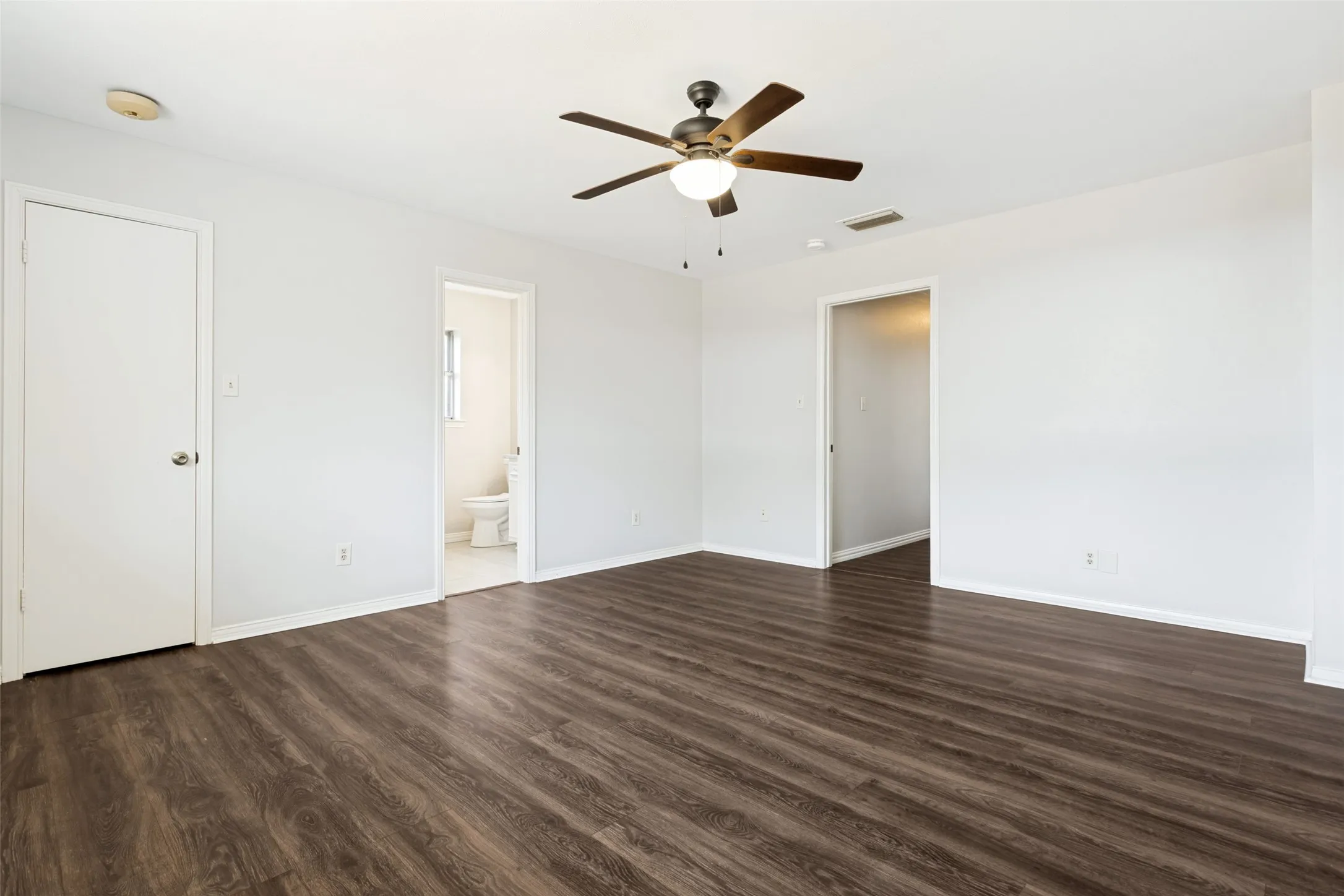 Single Family Residence For Sale in Dallas County , 2629 Montclair Lane, Mesquite, Texas 75150, 4 Bedroom, 2 Bathroom, 2 Garage spaces, 2,062 Sqft, built in 1974, mls#21232635, Real Estate Agent in Mesquite, Homes For Sale in Dallas county, Homes For Sale in Mesquite, Realtor in Mesquite Texas, Real Estate Brokerage Independent Realty Texas, Luminita Cordes Realtor