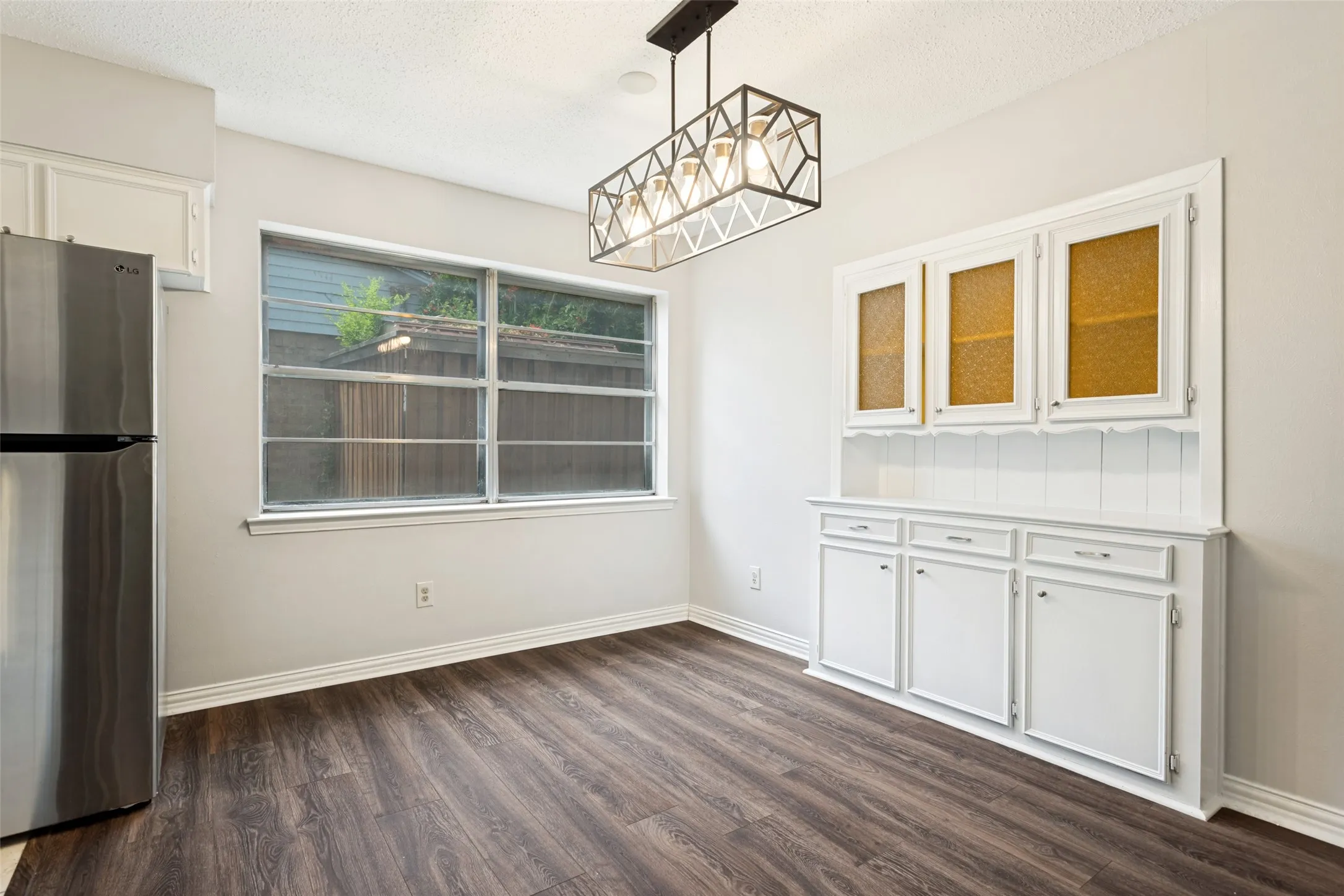 Single Family Residence For Sale in Dallas County , 2629 Montclair Lane, Mesquite, Texas 75150, 4 Bedroom, 2 Bathroom, 2 Garage spaces, 2,062 Sqft, built in 1974, mls#21232635, Real Estate Agent in Mesquite, Homes For Sale in Dallas county, Homes For Sale in Mesquite, Realtor in Mesquite Texas, Real Estate Brokerage Independent Realty Texas, Luminita Cordes Realtor