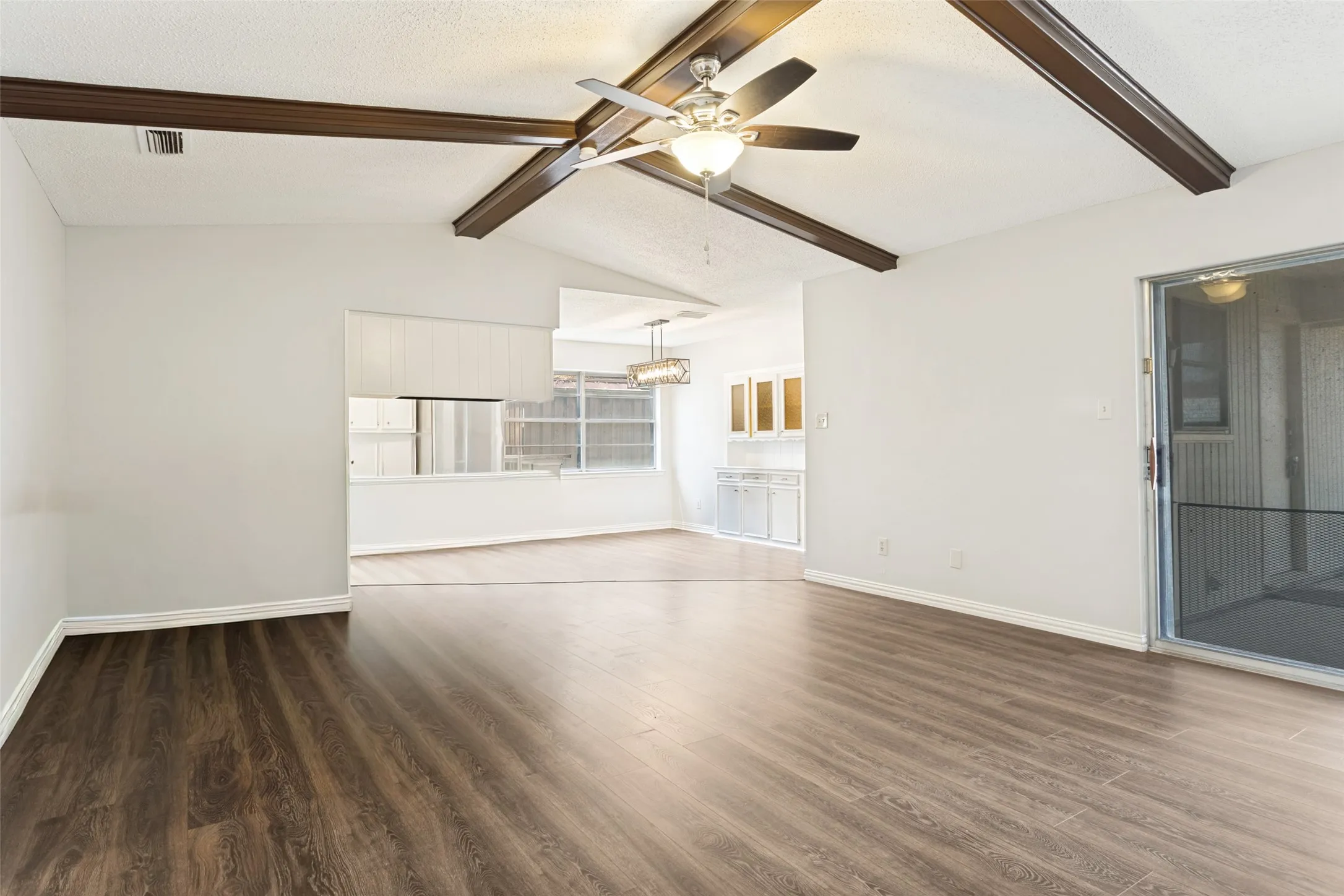 Single Family Residence For Sale in Dallas County , 2629 Montclair Lane, Mesquite, Texas 75150, 4 Bedroom, 2 Bathroom, 2 Garage spaces, 2,062 Sqft, built in 1974, mls#21232635, Real Estate Agent in Mesquite, Homes For Sale in Dallas county, Homes For Sale in Mesquite, Realtor in Mesquite Texas, Real Estate Brokerage Independent Realty Texas, Luminita Cordes Realtor