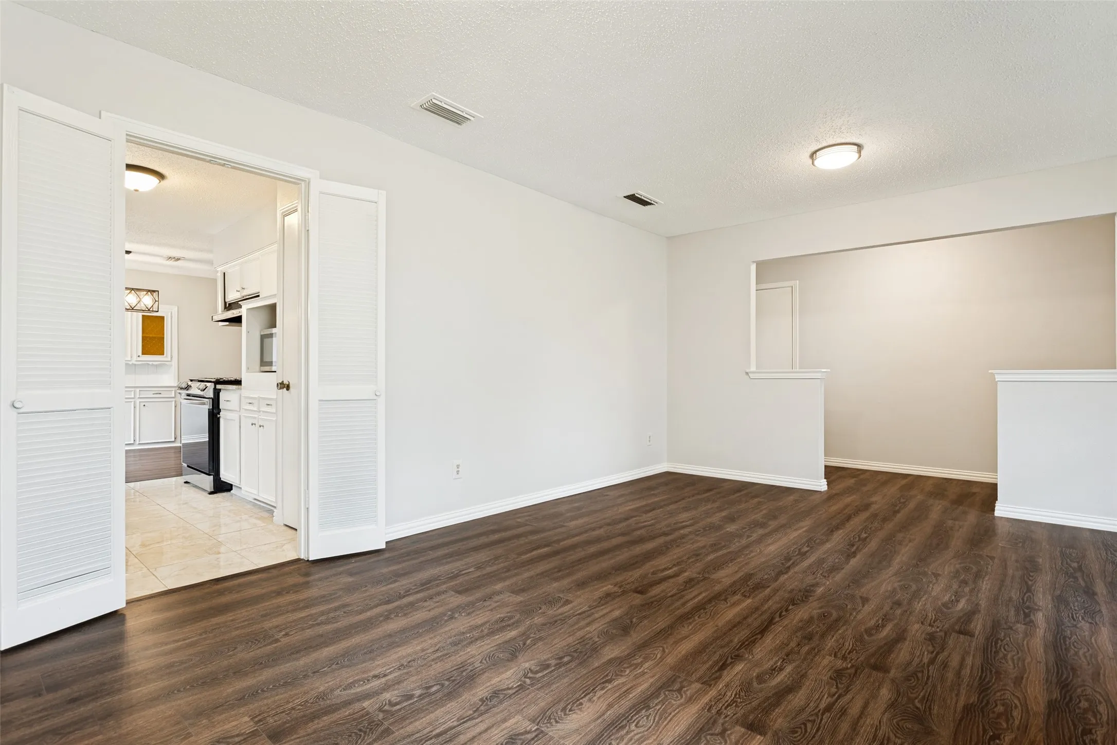 Single Family Residence For Sale in Dallas County , 2629 Montclair Lane, Mesquite, Texas 75150, 4 Bedroom, 2 Bathroom, 2 Garage spaces, 2,062 Sqft, built in 1974, mls#21232635, Real Estate Agent in Mesquite, Homes For Sale in Dallas county, Homes For Sale in Mesquite, Realtor in Mesquite Texas, Real Estate Brokerage Independent Realty Texas, Luminita Cordes Realtor