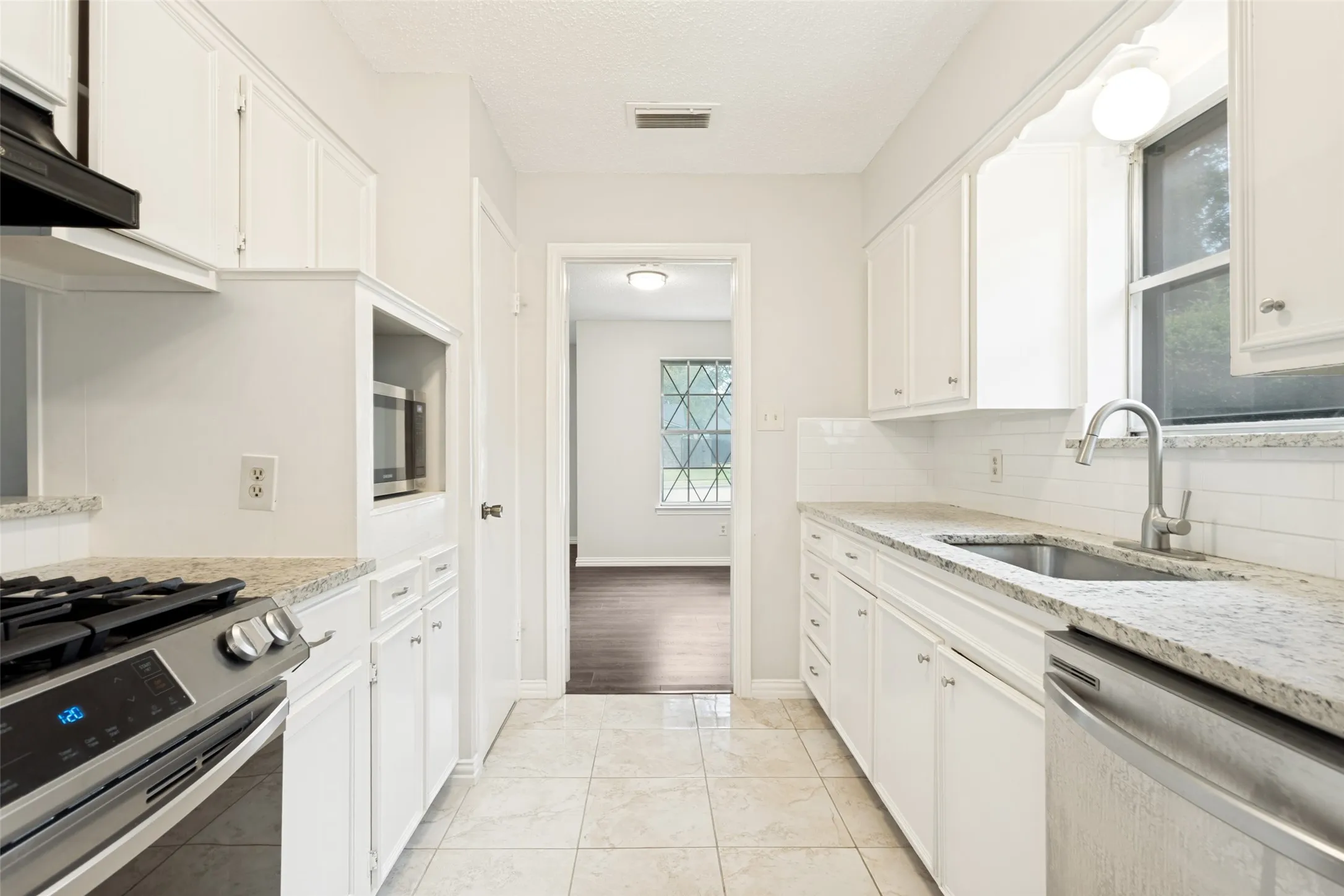 Single Family Residence For Sale in Dallas County , 2629 Montclair Lane, Mesquite, Texas 75150, 4 Bedroom, 2 Bathroom, 2 Garage spaces, 2,062 Sqft, built in 1974, mls#21232635, Real Estate Agent in Mesquite, Homes For Sale in Dallas county, Homes For Sale in Mesquite, Realtor in Mesquite Texas, Real Estate Brokerage Independent Realty Texas, Luminita Cordes Realtor