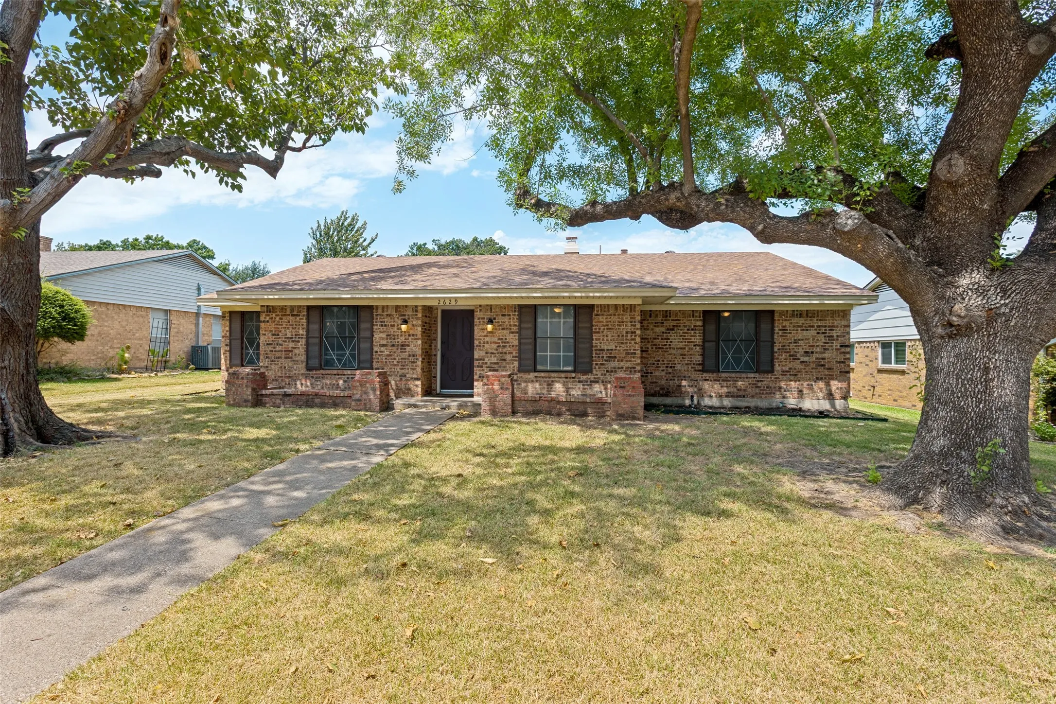 Single Family Residence For Sale in Dallas County , 2629 Montclair Lane, Mesquite, Texas 75150, 4 Bedroom, 2 Bathroom, 2 Garage spaces, 2,062 Sqft, built in 1974, mls#21232635, Real Estate Agent in Mesquite, Homes For Sale in Dallas county, Homes For Sale in Mesquite, Realtor in Mesquite Texas, Real Estate Brokerage Independent Realty Texas, Luminita Cordes Realtor
