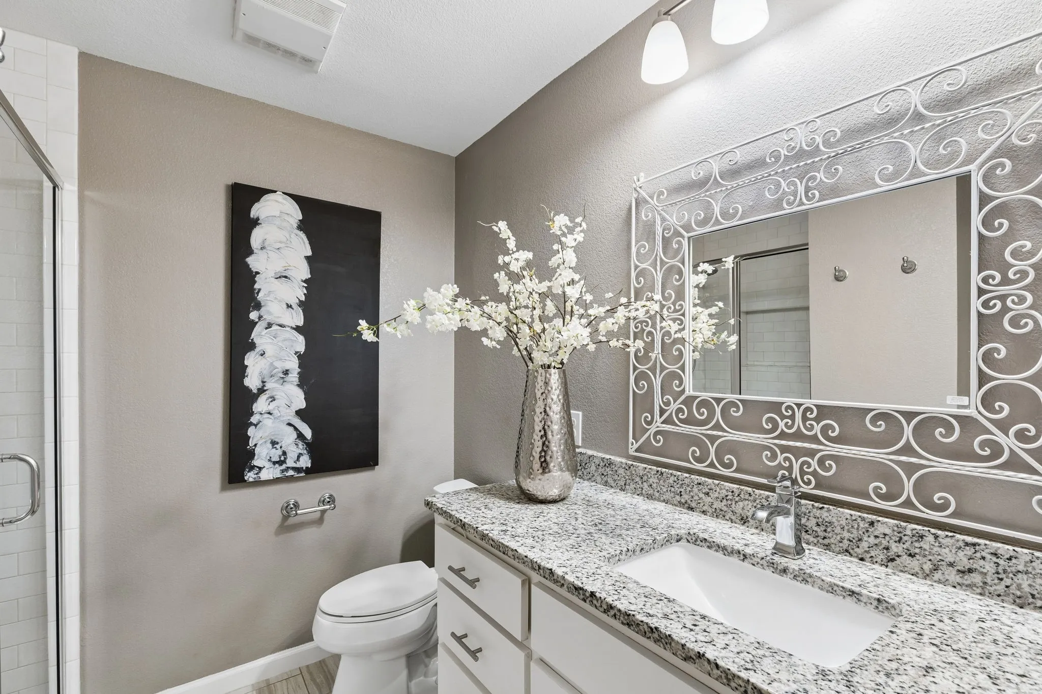 Townhouse For Sale in Dallas County , 9622 Highland View Drive, Dallas, Texas 75238, 3 Bedroom, 2 Bathroom, 2 Garage spaces, 2,106 Sqft, built in 1974, mls#21367883, Real Estate Agent in Dallas, Homes For Sale in Dallas county, Homes For Sale in Dallas, Realtor in Dallas Texas, Real Estate Brokerage Independent Realty Texas, Luminita Cordes Realtor