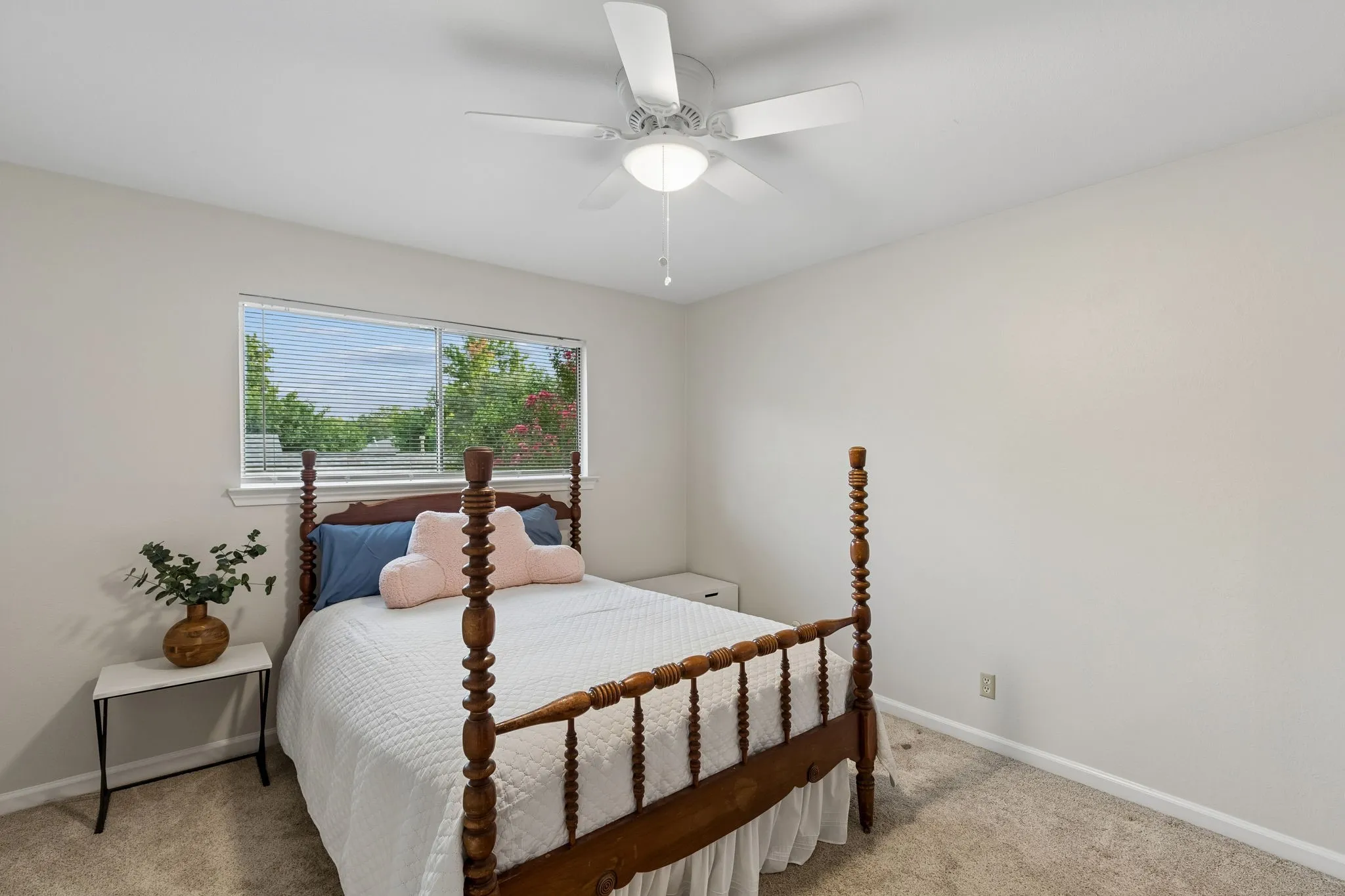 Townhouse For Sale in Dallas County , 9622 Highland View Drive, Dallas, Texas 75238, 3 Bedroom, 2 Bathroom, 2 Garage spaces, 2,106 Sqft, built in 1974, mls#21367883, Real Estate Agent in Dallas, Homes For Sale in Dallas county, Homes For Sale in Dallas, Realtor in Dallas Texas, Real Estate Brokerage Independent Realty Texas, Luminita Cordes Realtor