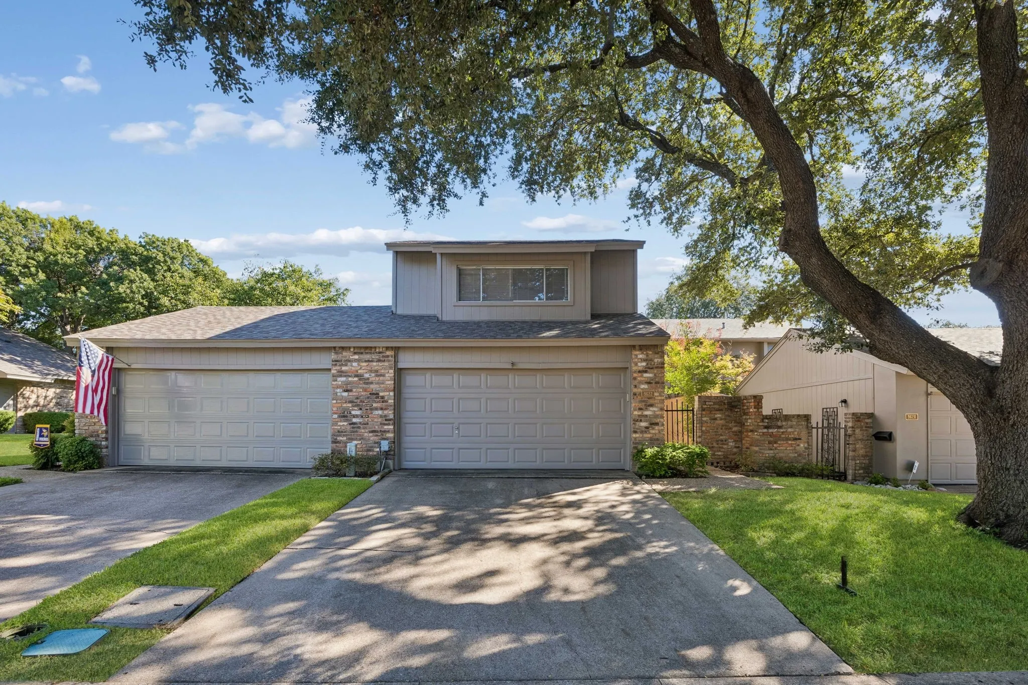 Townhouse For Sale in Dallas County , 9622 Highland View Drive, Dallas, Texas 75238, 3 Bedroom, 2 Bathroom, 2 Garage spaces, 2,106 Sqft, built in 1974, mls#21367883, Real Estate Agent in Dallas, Homes For Sale in Dallas county, Homes For Sale in Dallas, Realtor in Dallas Texas, Real Estate Brokerage Independent Realty Texas, Luminita Cordes Realtor