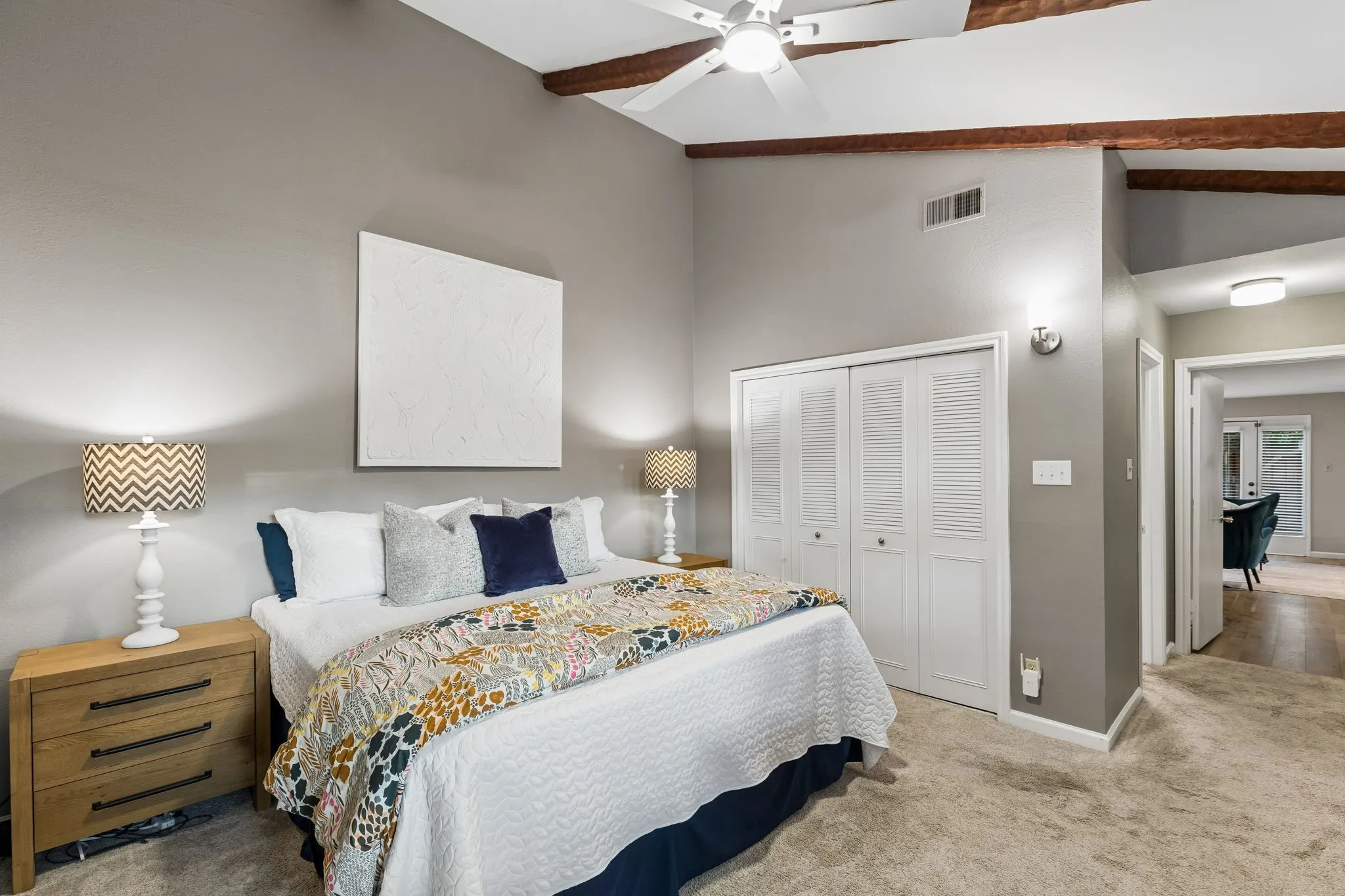 Townhouse For Sale in Dallas County , 9622 Highland View Drive, Dallas, Texas 75238, 3 Bedroom, 2 Bathroom, 2 Garage spaces, 2,106 Sqft, built in 1974, mls#21367883, Real Estate Agent in Dallas, Homes For Sale in Dallas county, Homes For Sale in Dallas, Realtor in Dallas Texas, Real Estate Brokerage Independent Realty Texas, Luminita Cordes Realtor