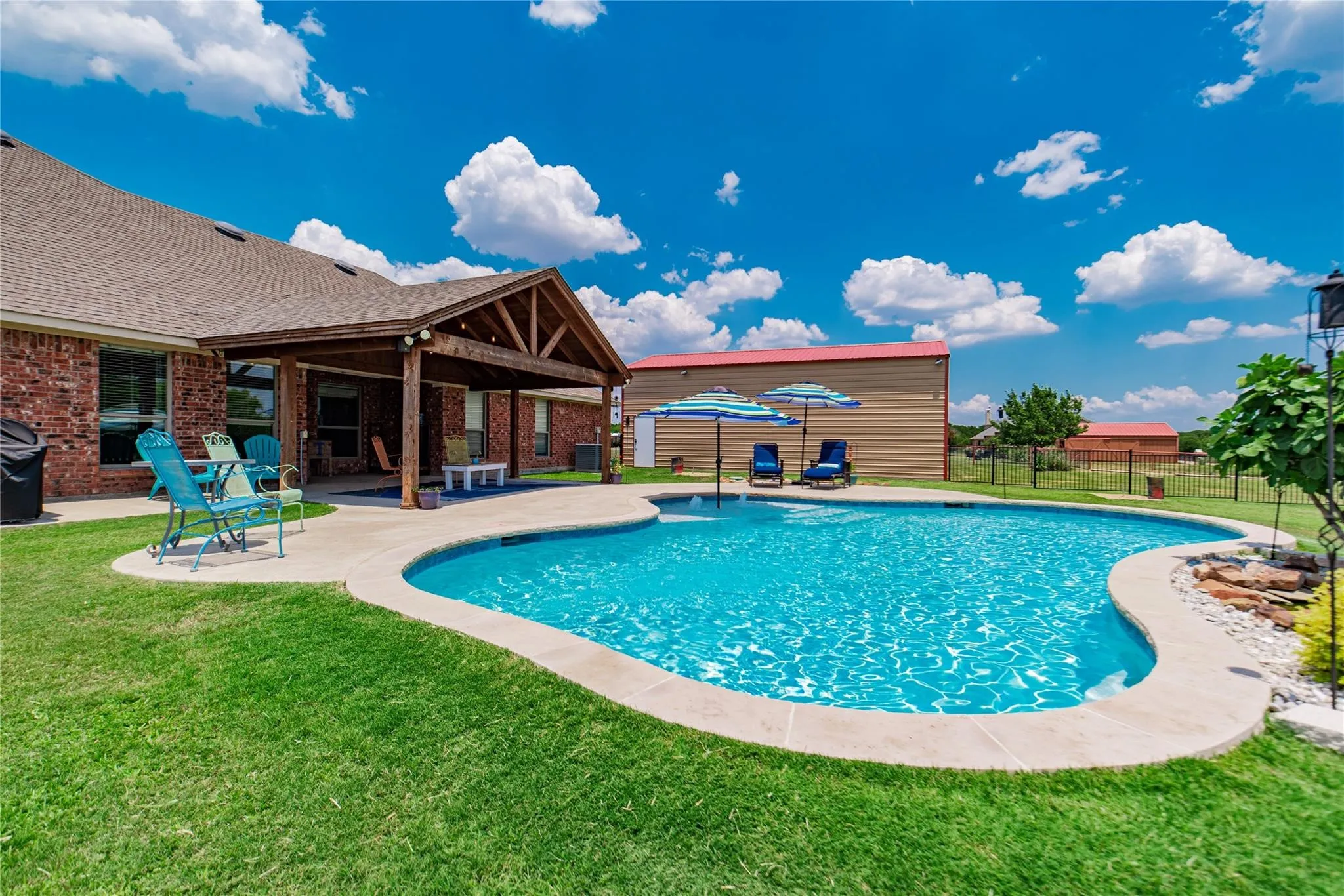 Single Family Residence For Sale in Rockwall County , 245 Mckinley Lane, Royse City, Texas 75189, 4 Bedroom, 2 Bathroom, 2 Garage spaces, 2,425 Sqft, built in 2007, mls#21370909, Real Estate Agent in Royse City, Homes For Sale in Rockwall county, Homes For Sale in Royse City, Realtor in Royse City Texas, Real Estate Brokerage Independent Realty Texas, Luminita Cordes Realtor