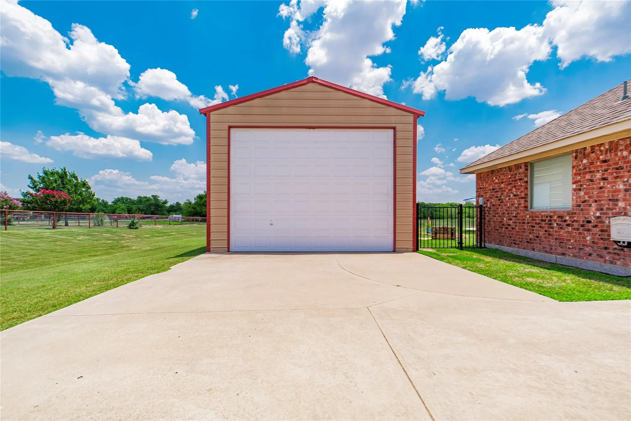 Single Family Residence For Sale in Rockwall County , 245 Mckinley Lane, Royse City, Texas 75189, 4 Bedroom, 2 Bathroom, 2 Garage spaces, 2,425 Sqft, built in 2007, mls#21370909, Real Estate Agent in Royse City, Homes For Sale in Rockwall county, Homes For Sale in Royse City, Realtor in Royse City Texas, Real Estate Brokerage Independent Realty Texas, Luminita Cordes Realtor