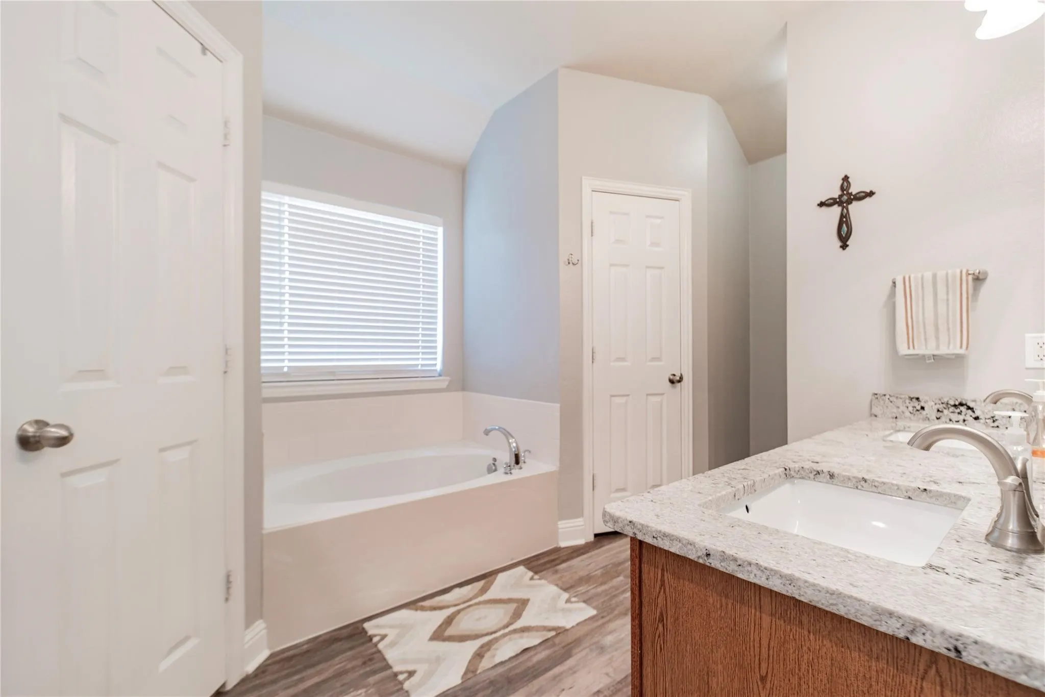 Single Family Residence For Sale in Rockwall County , 245 Mckinley Lane, Royse City, Texas 75189, 4 Bedroom, 2 Bathroom, 2 Garage spaces, 2,425 Sqft, built in 2007, mls#21370909, Real Estate Agent in Royse City, Homes For Sale in Rockwall county, Homes For Sale in Royse City, Realtor in Royse City Texas, Real Estate Brokerage Independent Realty Texas, Luminita Cordes Realtor