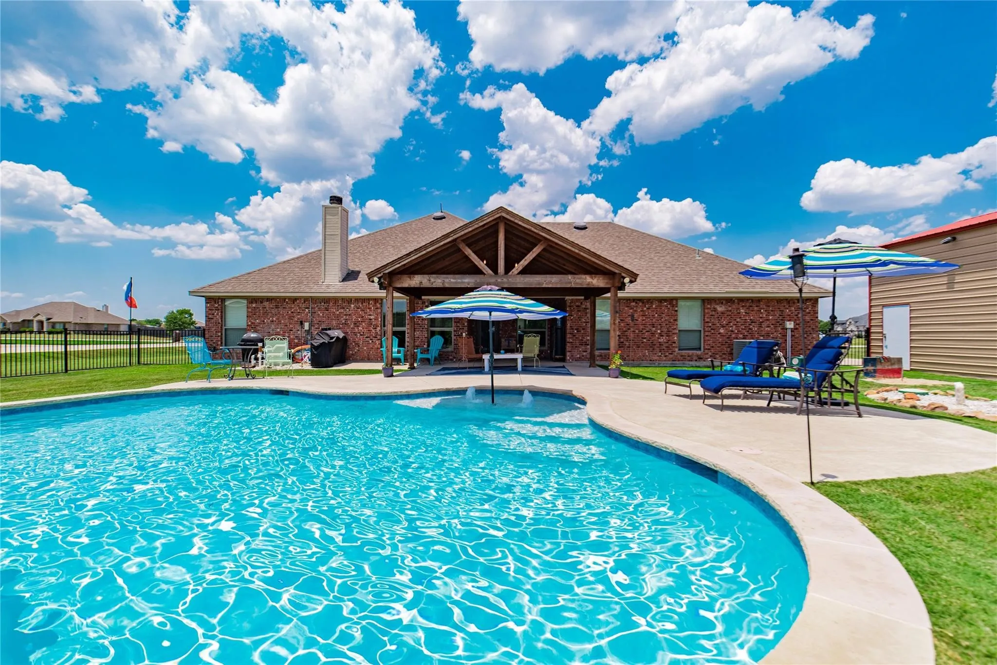 Single Family Residence For Sale in Rockwall County , 245 Mckinley Lane, Royse City, Texas 75189, 4 Bedroom, 2 Bathroom, 2 Garage spaces, 2,425 Sqft, built in 2007, mls#21370909, Real Estate Agent in Royse City, Homes For Sale in Rockwall county, Homes For Sale in Royse City, Realtor in Royse City Texas, Real Estate Brokerage Independent Realty Texas, Luminita Cordes Realtor