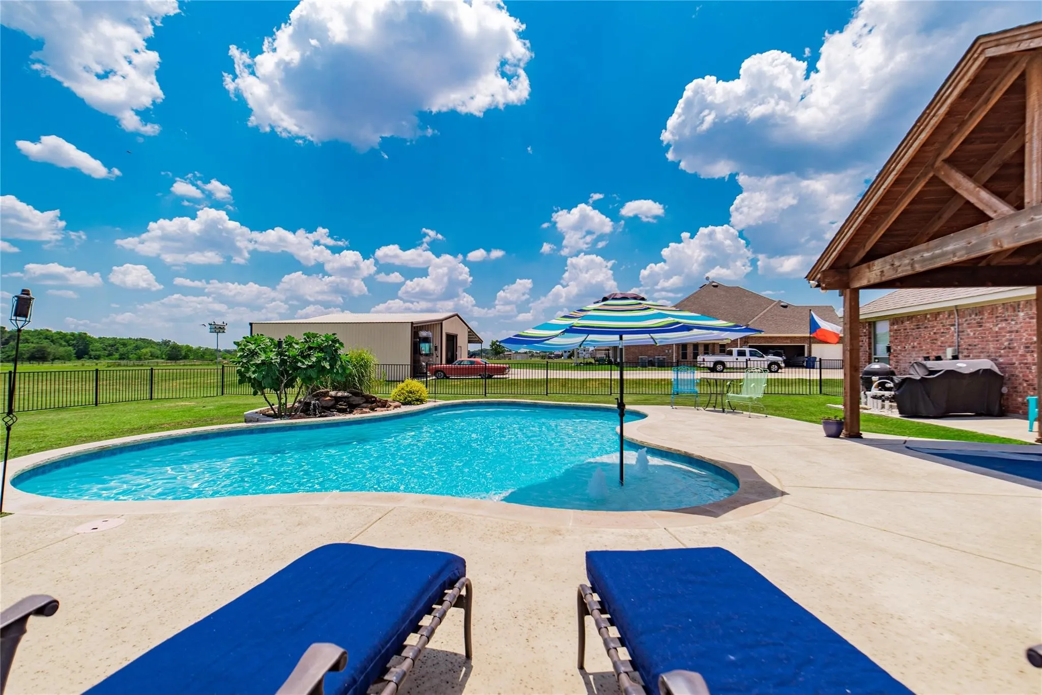 Single Family Residence For Sale in Rockwall County , 245 Mckinley Lane, Royse City, Texas 75189, 4 Bedroom, 2 Bathroom, 2 Garage spaces, 2,425 Sqft, built in 2007, mls#21370909, Real Estate Agent in Royse City, Homes For Sale in Rockwall county, Homes For Sale in Royse City, Realtor in Royse City Texas, Real Estate Brokerage Independent Realty Texas, Luminita Cordes Realtor