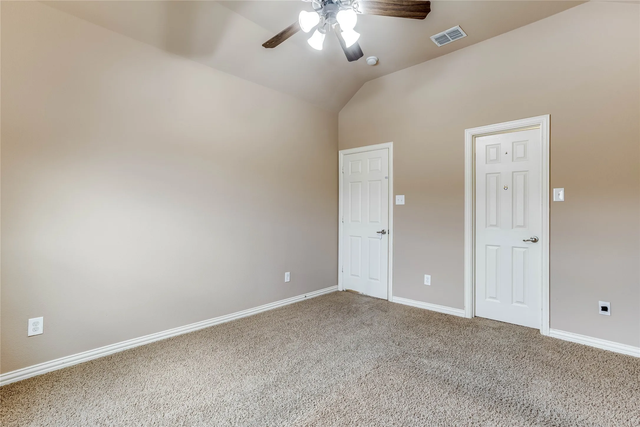 Single Family Residence For Sale in Dallas County , 1014 Kaylie Street, Grand Prairie, Texas 75052, 3 Bedroom, 3 Bathroom, 2 Garage spaces, 2,521 Sqft, built in 2008, mls#21370271, Real Estate Agent in Grand Prairie, Homes For Sale in Dallas county, Homes For Sale in Grand Prairie, Realtor in Grand Prairie Texas, Real Estate Brokerage Independent Realty Texas, Luminita Cordes Realtor