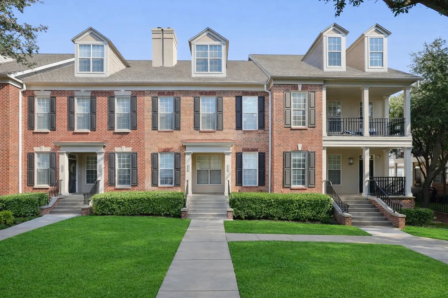 Townhouse For Rent in Dallas County , 5445 Caruth Haven Lane 2514, Dallas, Texas 75225, 1 Bedroom, 1 Bathroom, 1 Garage spaces, 949 Sqft, built in 1998, mls#21370886, Real Estate Agent in Dallas, Homes For Rent in Dallas county, Homes For Rent in Dallas, Realtor in Dallas Texas, Real Estate Brokerage Independent Realty Texas, Luminita Cordes Realtor